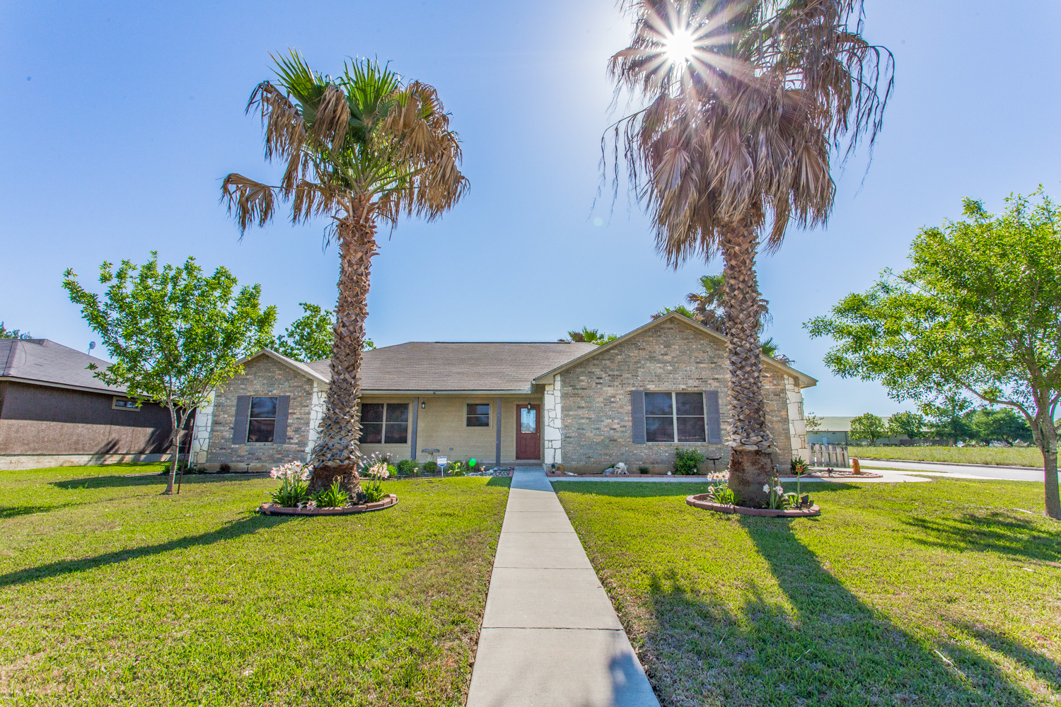 206 Yorktown Pleasanton, TX 78064 ListingSpark