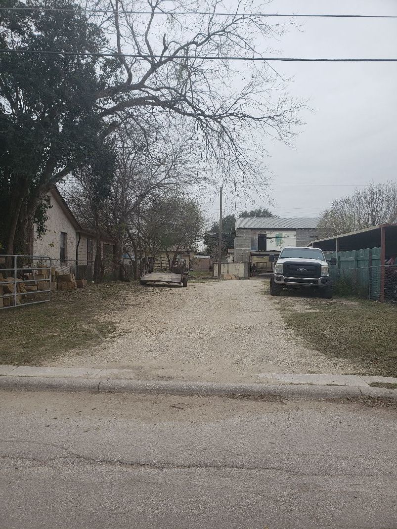 1334 Fenfield Avenue San Antonio, TX 78211