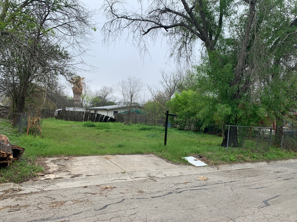 511 Riley Street Seguin, TX 78155