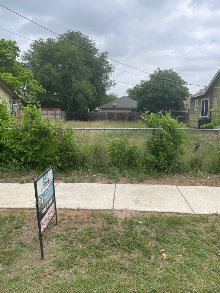 225 West Petaluma Boulevard San Antonio, TX 78221 photo 2
