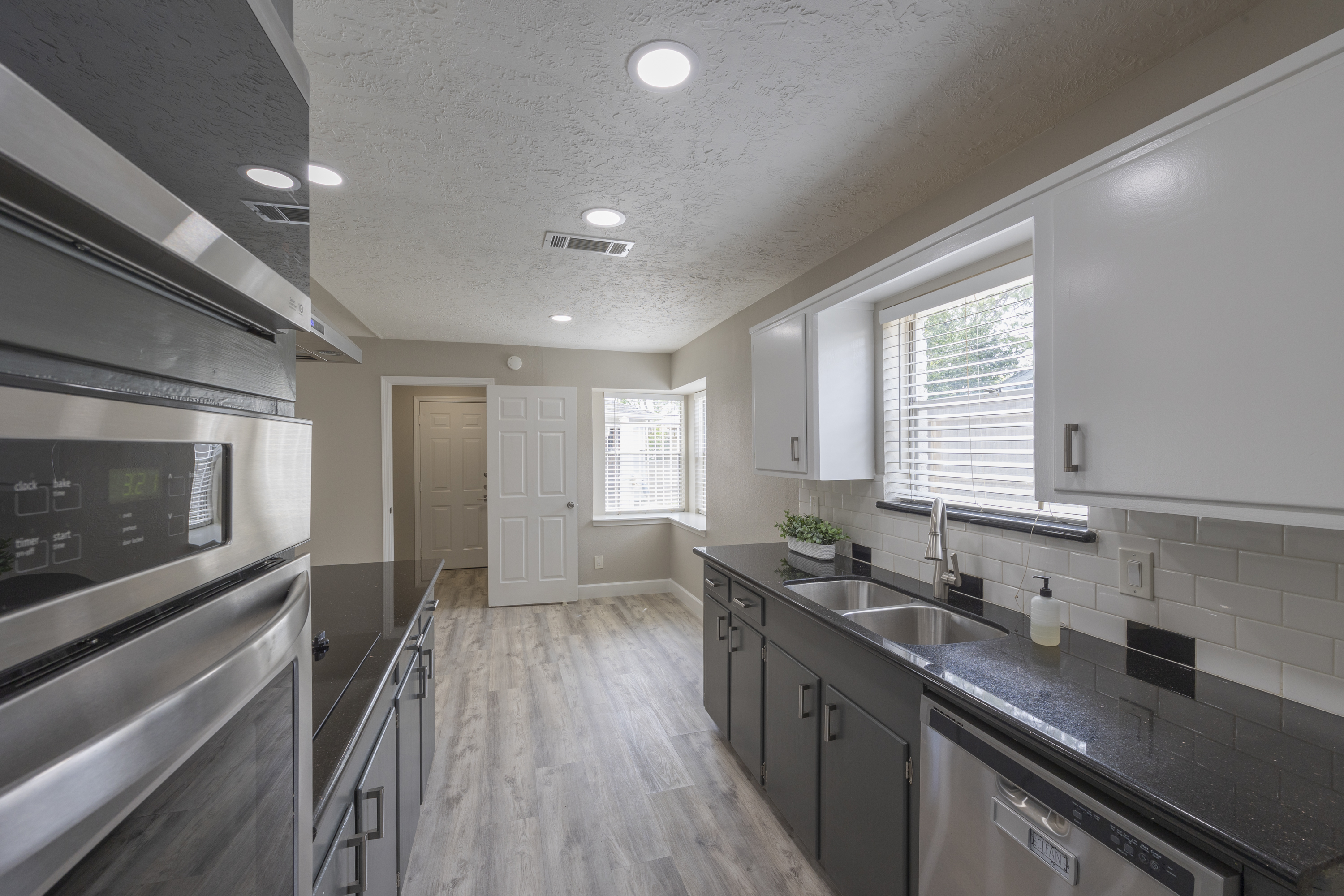 9315 Fairdale Lane Houston, TX 77063 photo 4