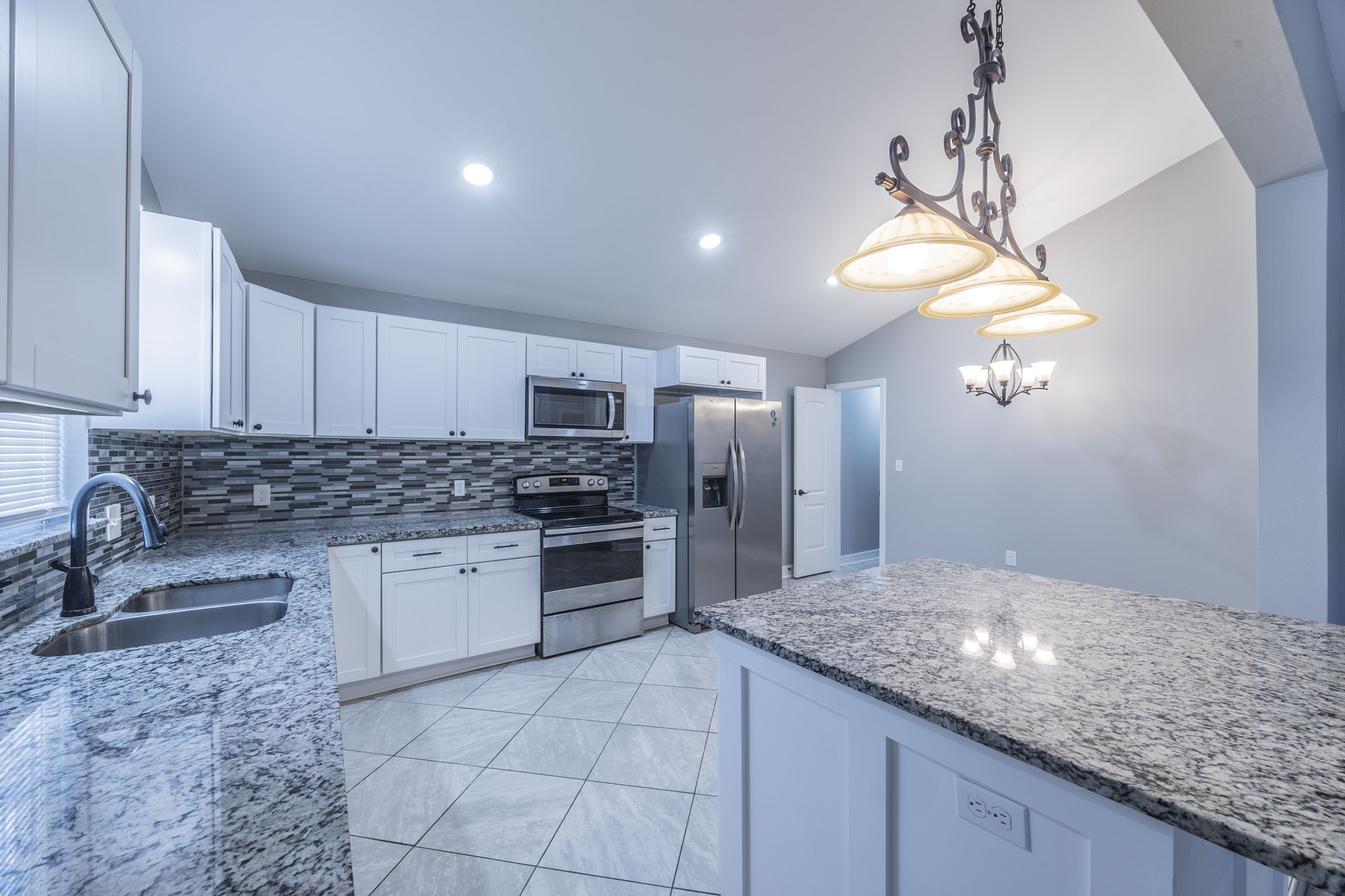 715 35th St Galveston, TX 77550 photo 4