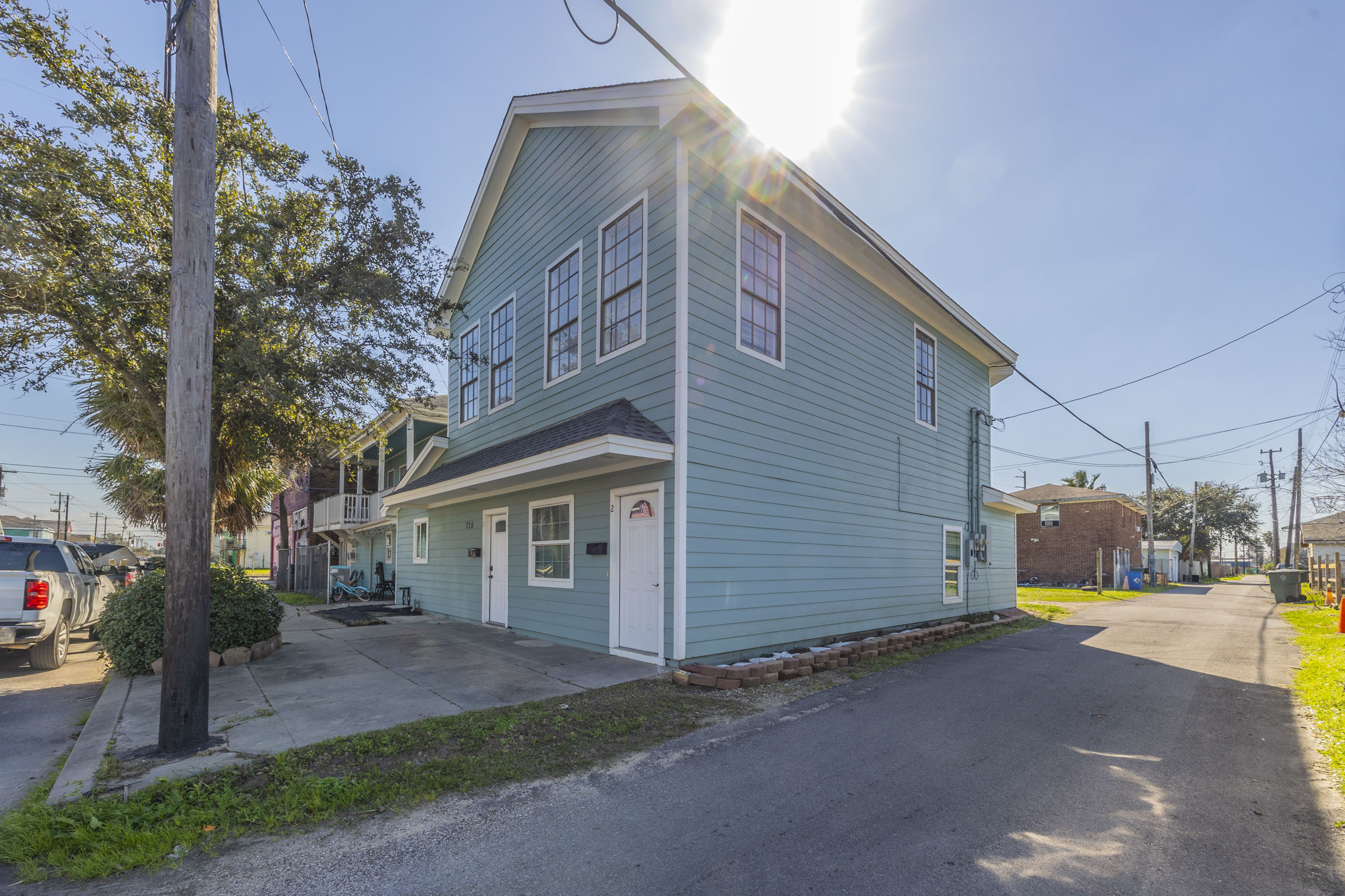 715 35th St Galveston, TX 77550 photo 2