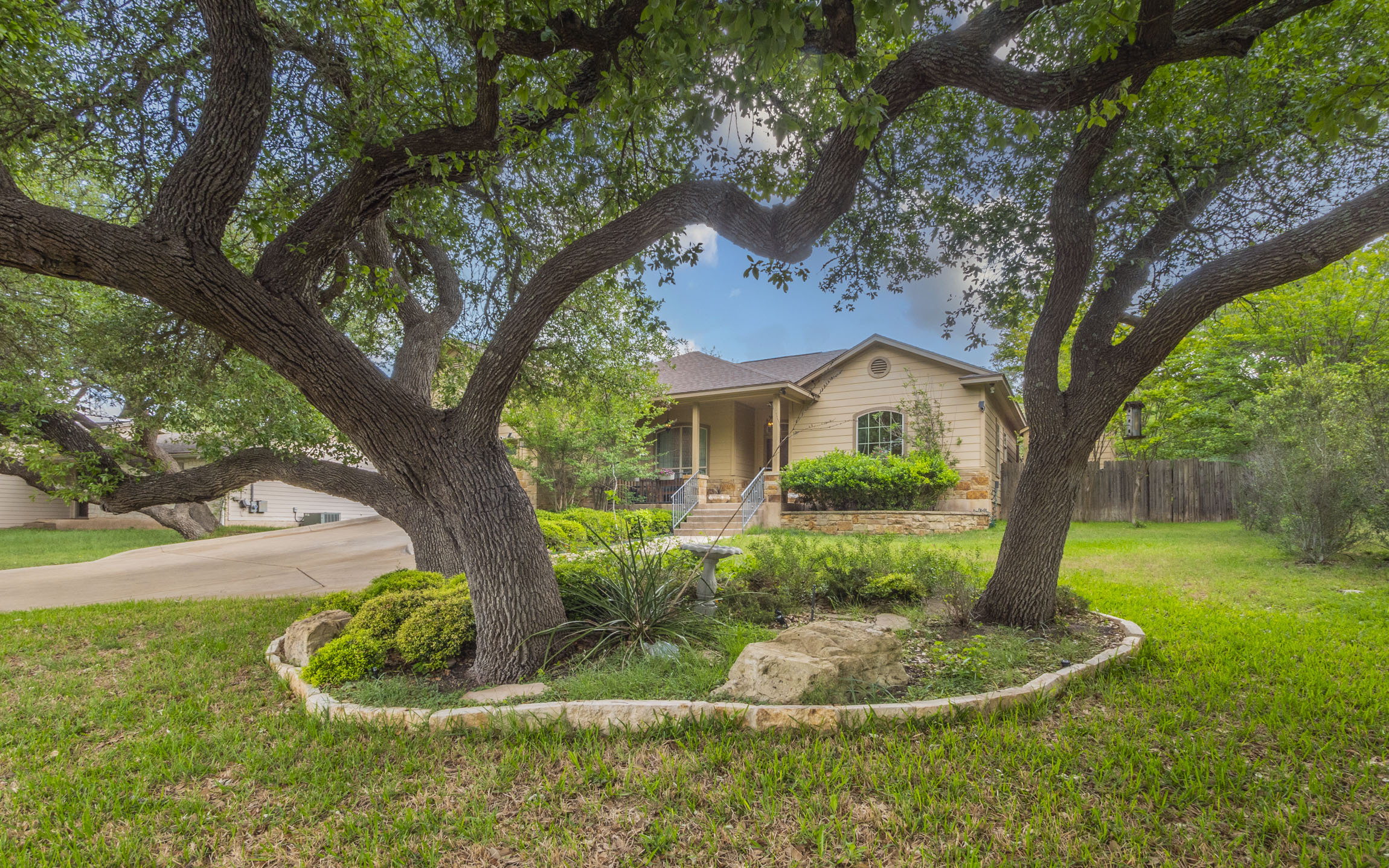 10033 Longhorn Skyway Dripping Springs, TX 78620 photo 2