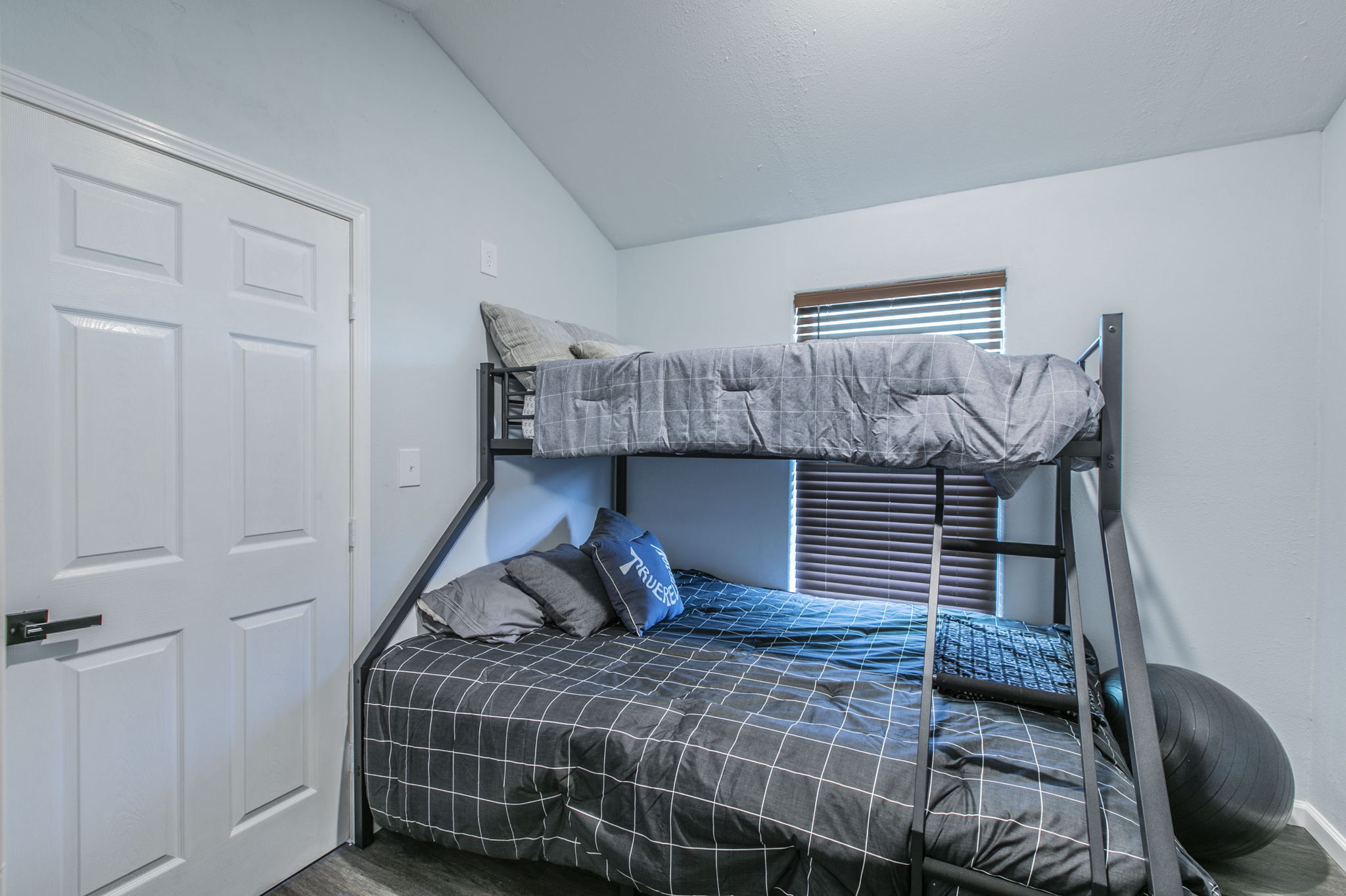 1938 Moms Road Bolivar Peninsula, TX 77650 photo 3