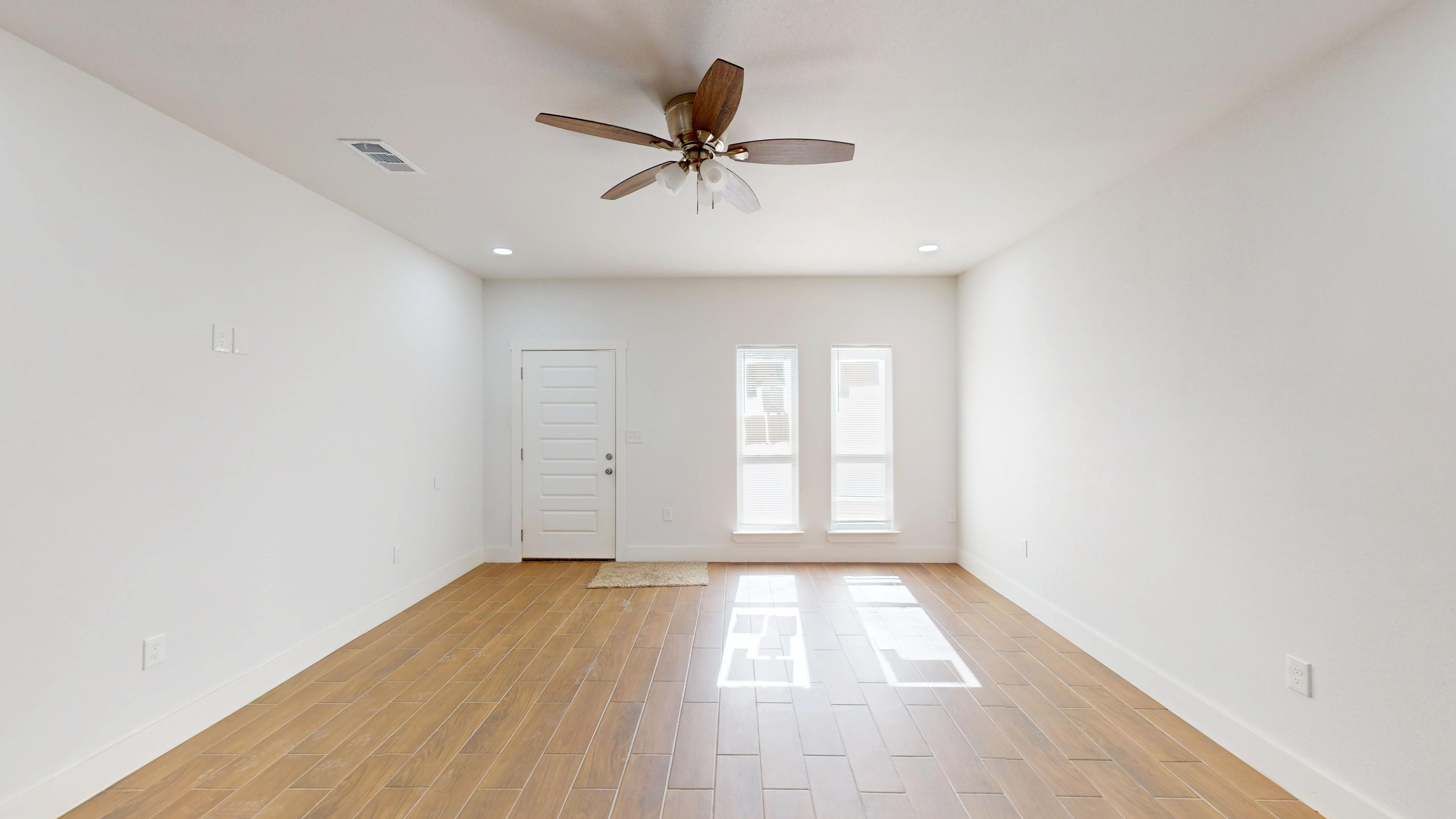 1615 Poplar Street Dallas, TX 75215 photo 3