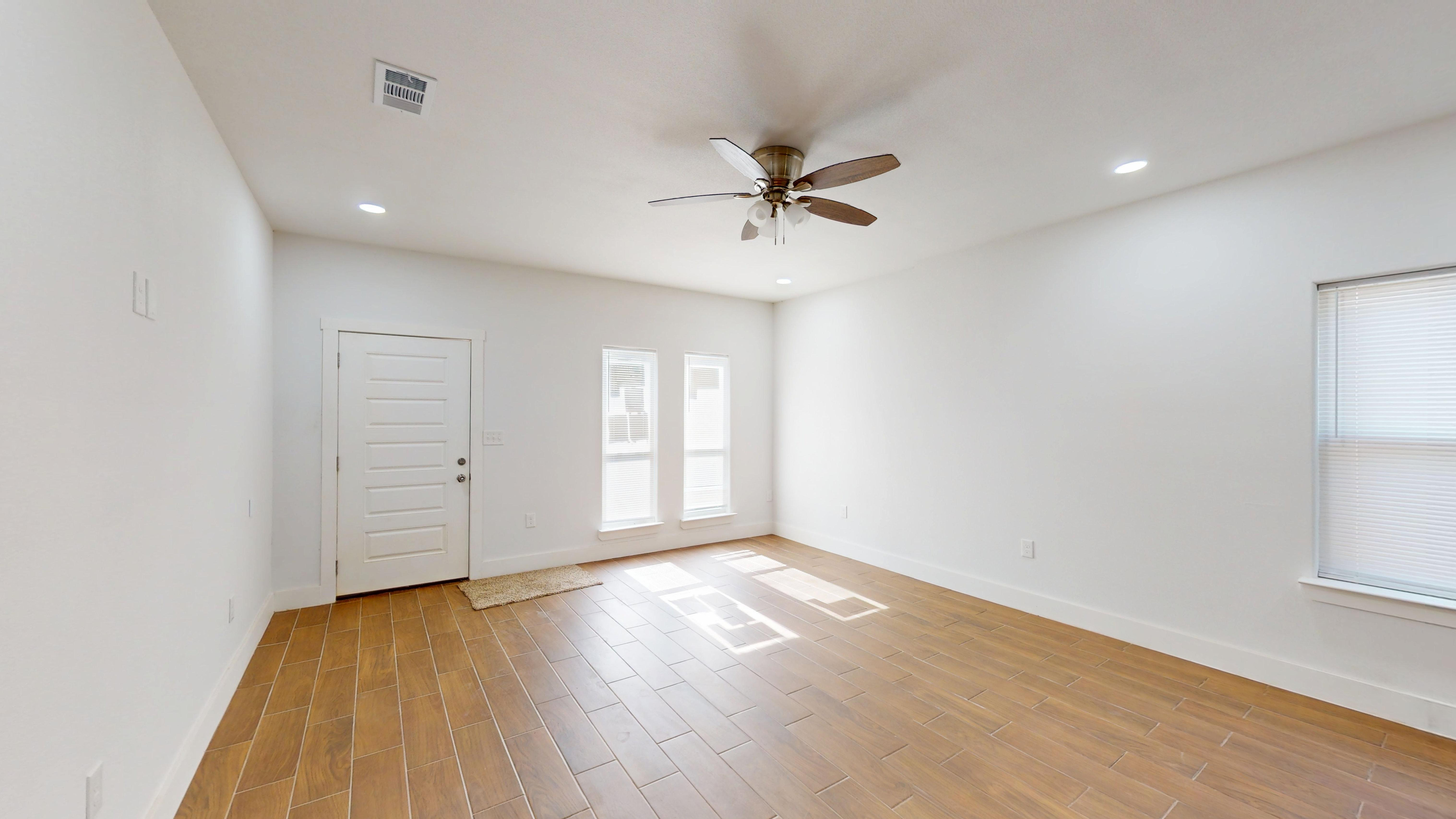1615 Poplar Street Dallas, TX 75215 photo 5