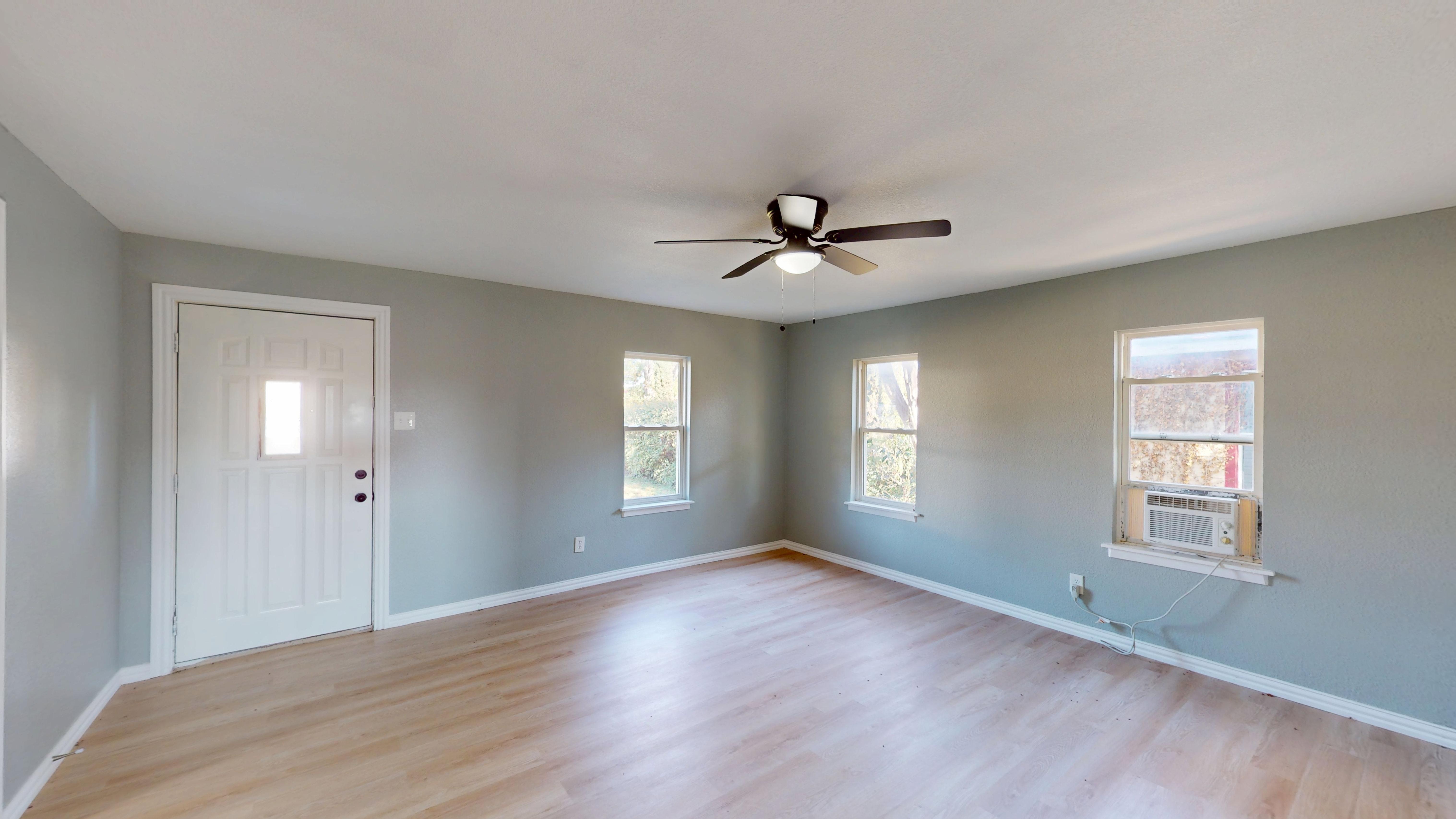 5729 Donnelly Avenue Fort Worth, TX 76107 photo 6
