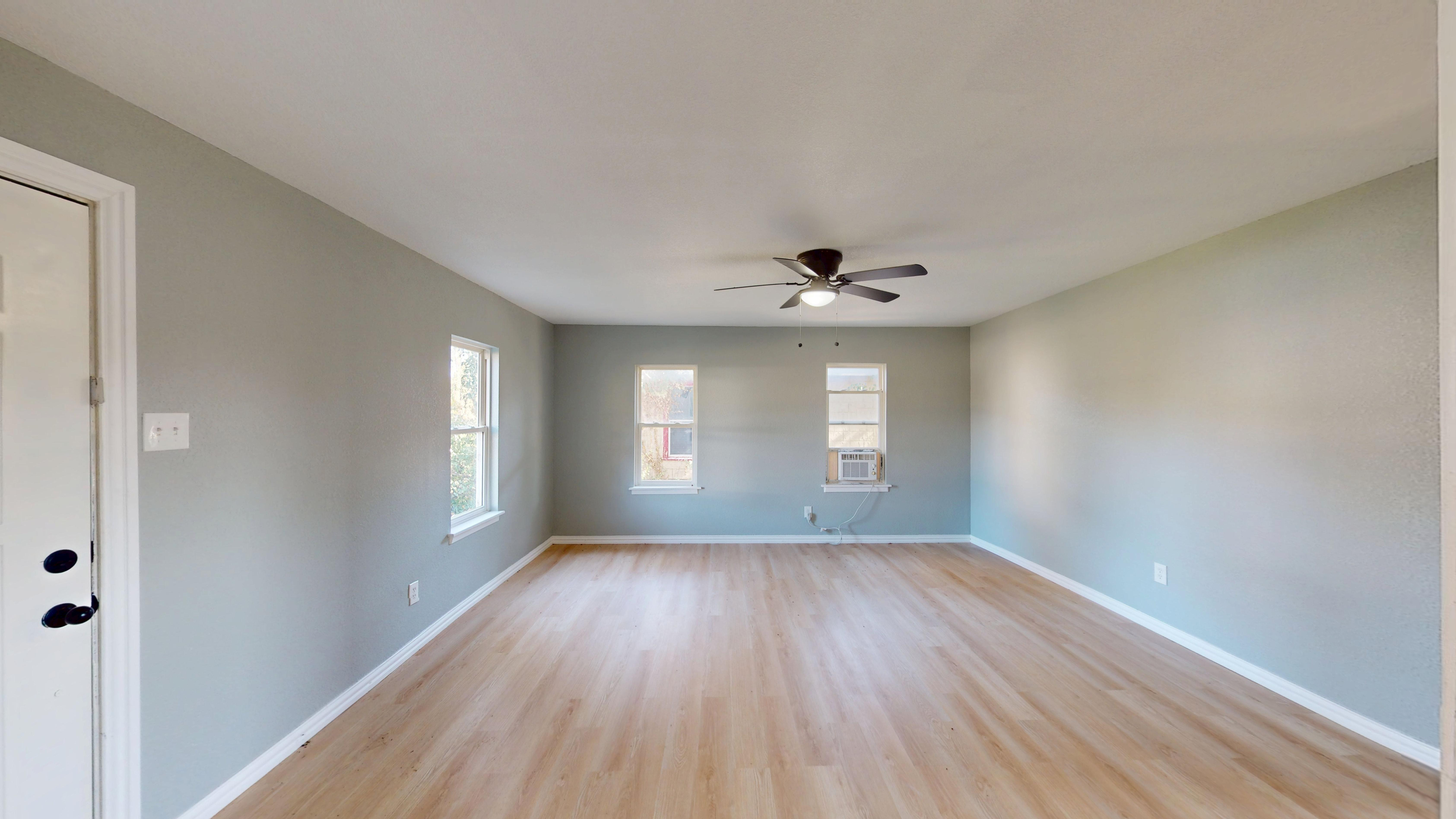 5729 Donnelly Avenue Fort Worth, TX 76107 photo 5