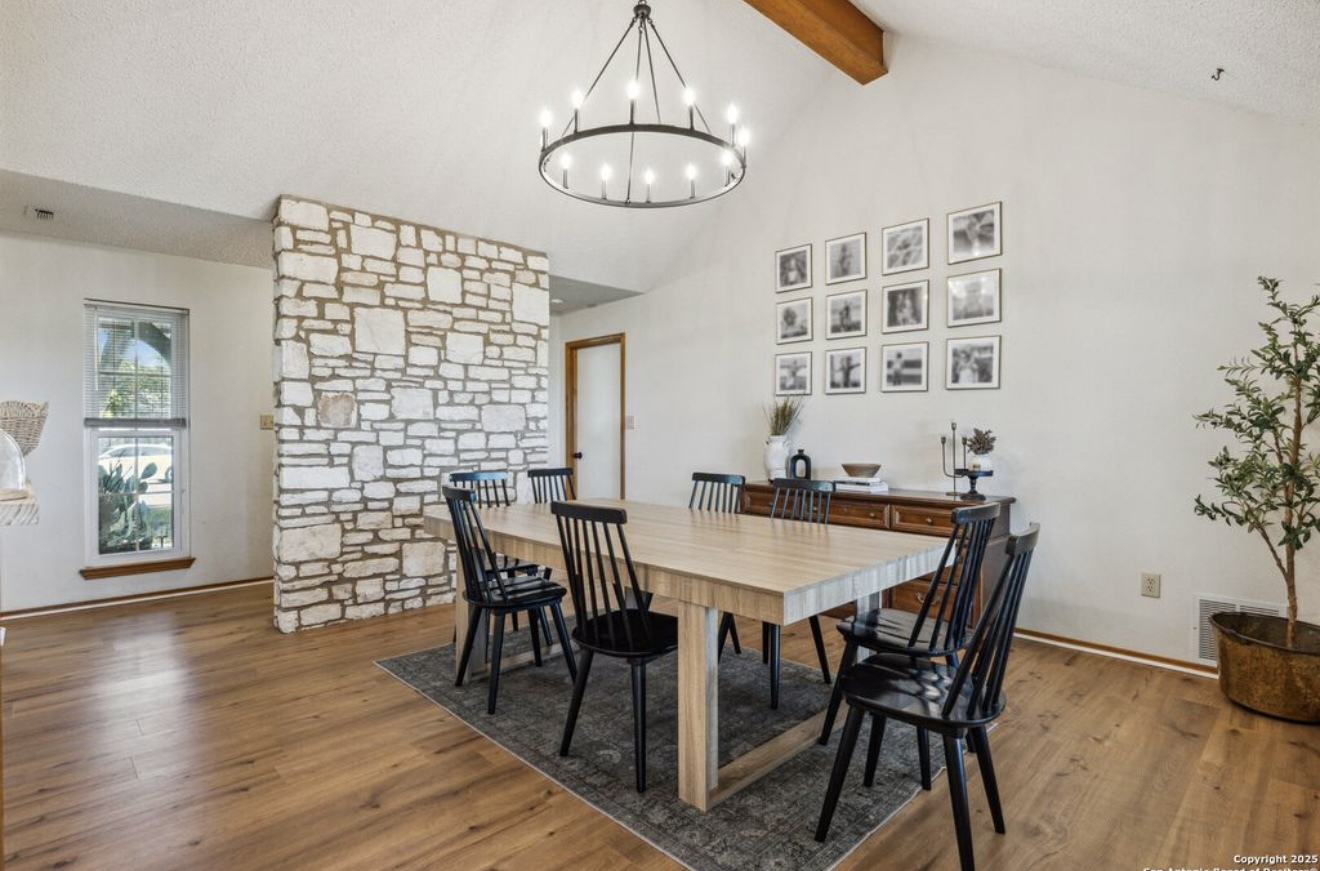 101 Country Lane Castroville, TX 78009 photo 2