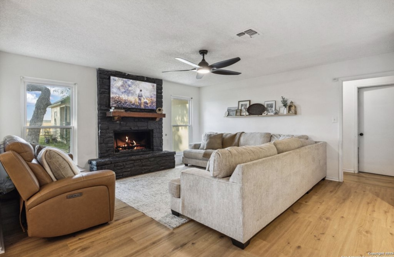 101 Country Lane Castroville, TX 78009