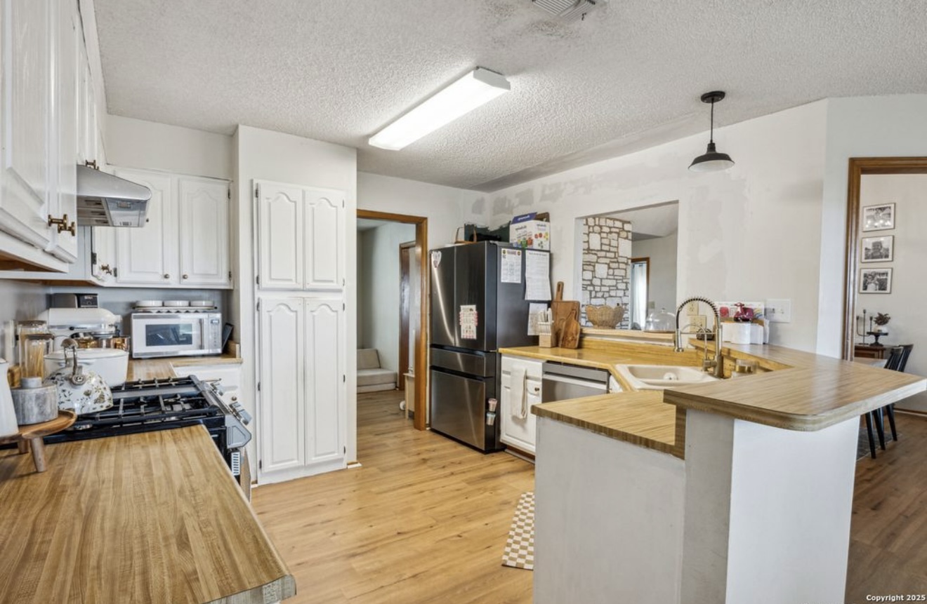 101 Country Lane Castroville, TX 78009 photo 7