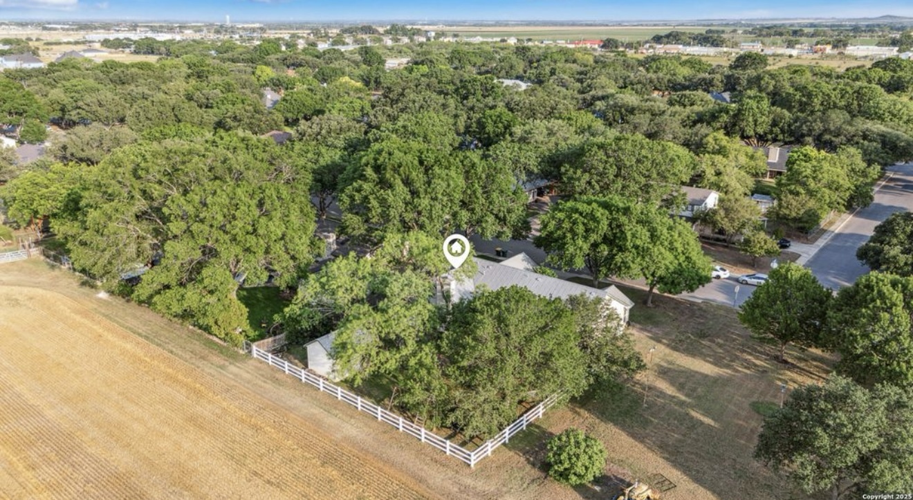 101 Country Lane Castroville, TX 78009 photo 3