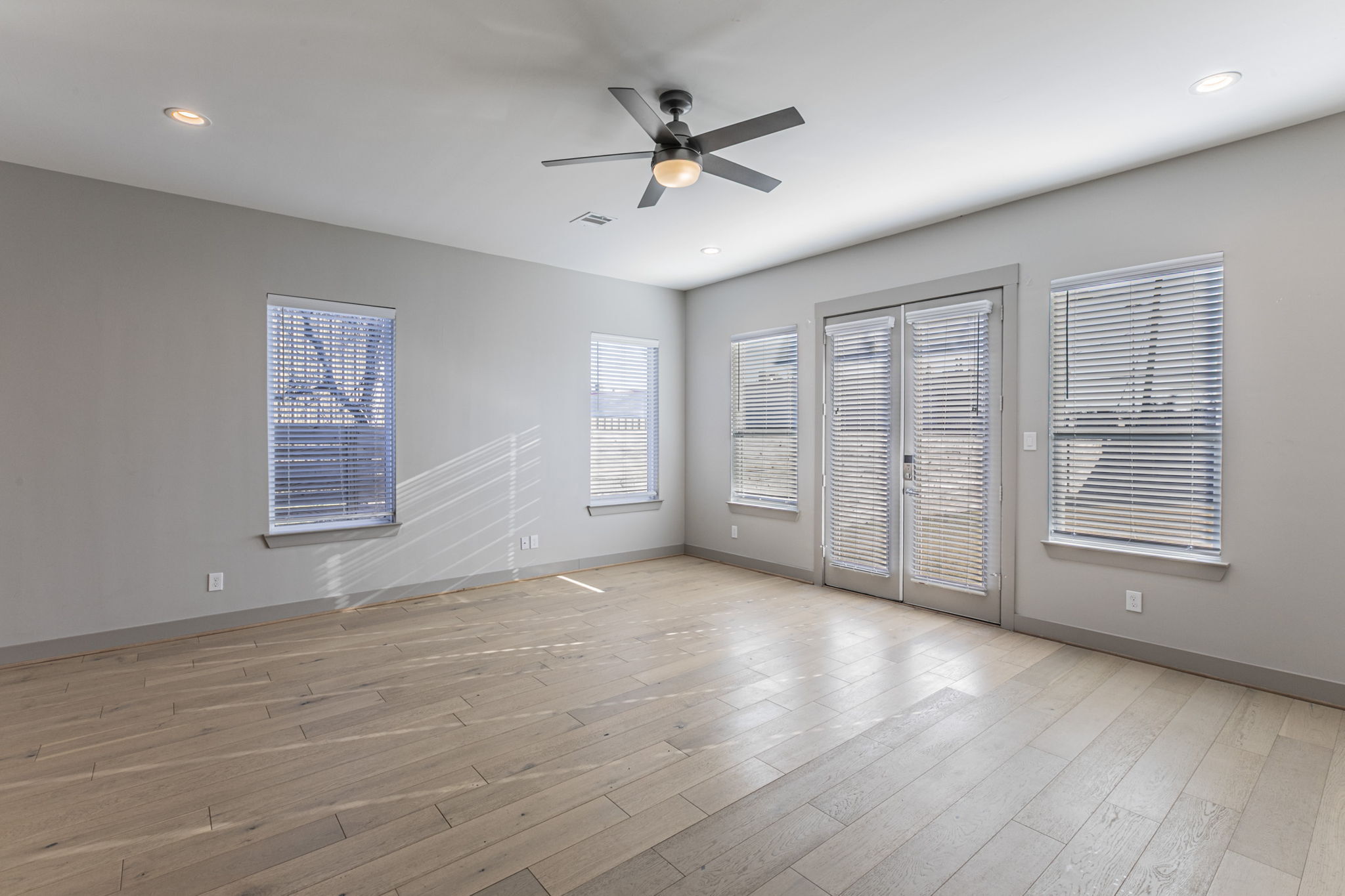 5714 Kemp Street Houston, TX 77023 photo 2
