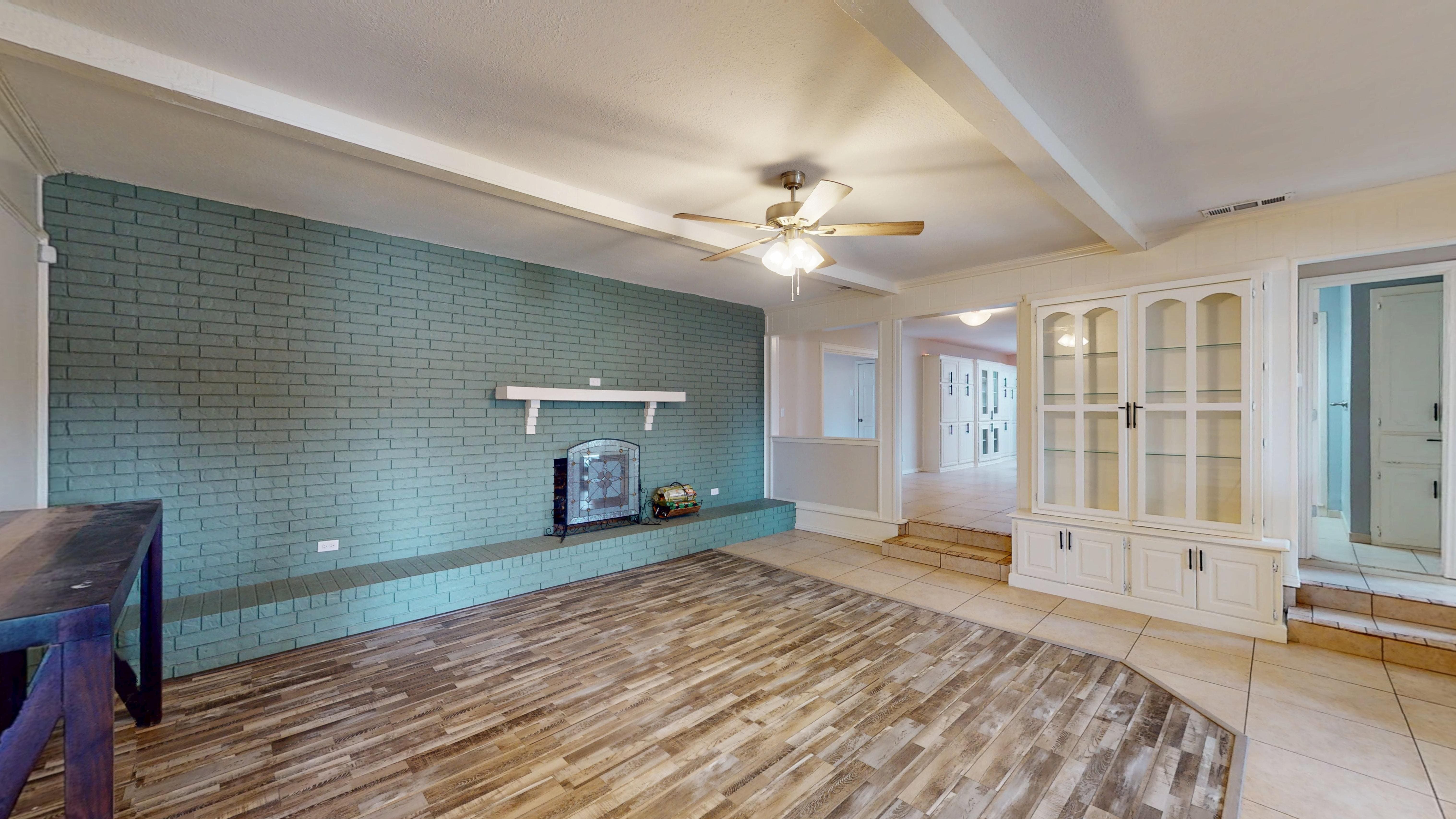 6920 Westover Drive Granbury, TX 76049 photo 4