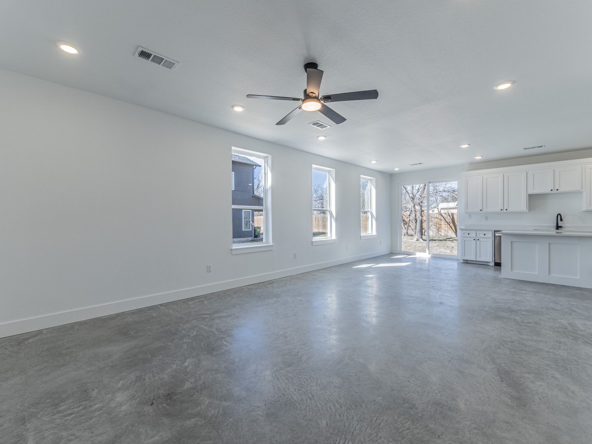 1010 East Marble Street Burnet, TX 78611 photo 2