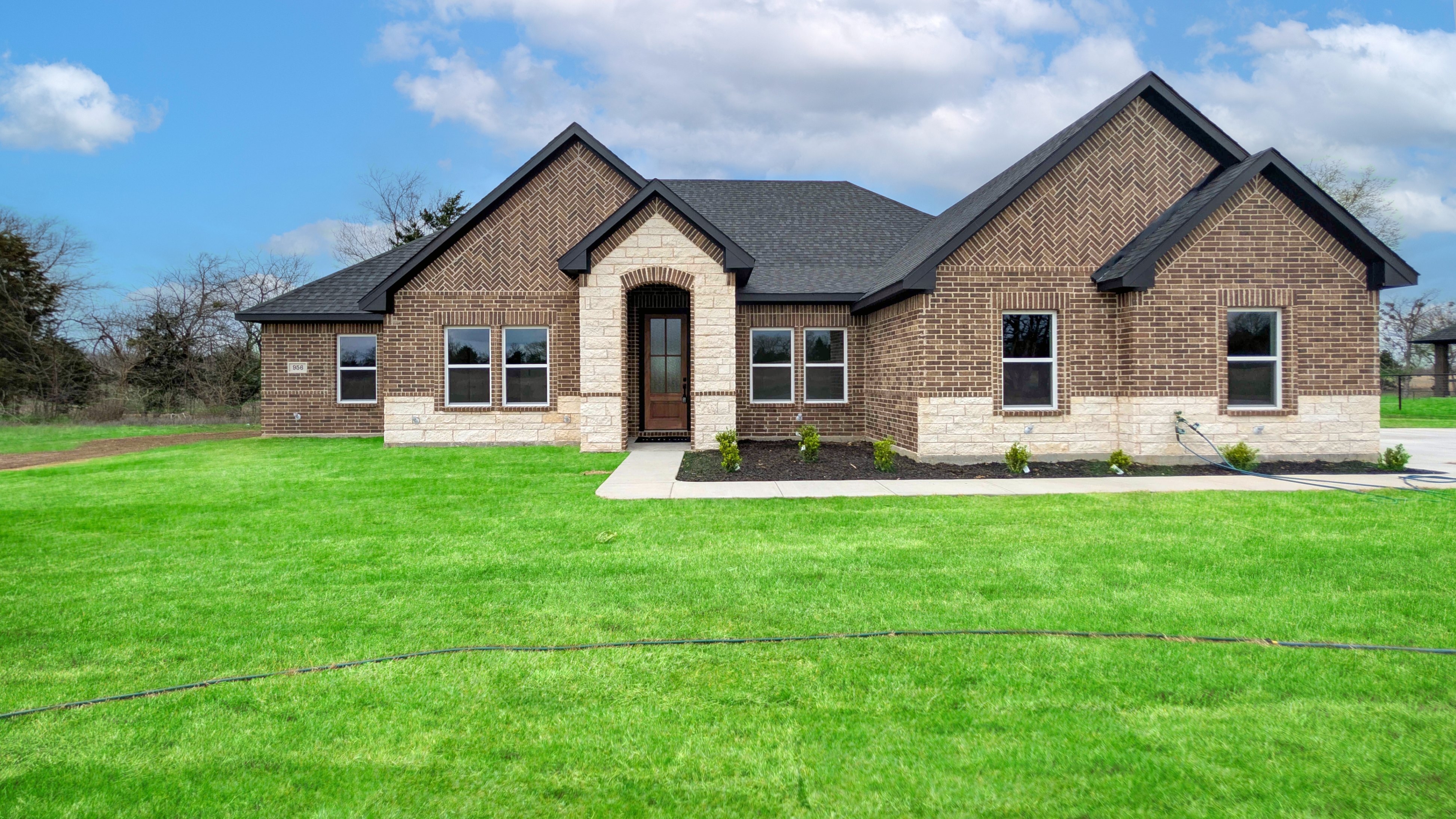 956 County Road 4108 Greenville, TX 75401