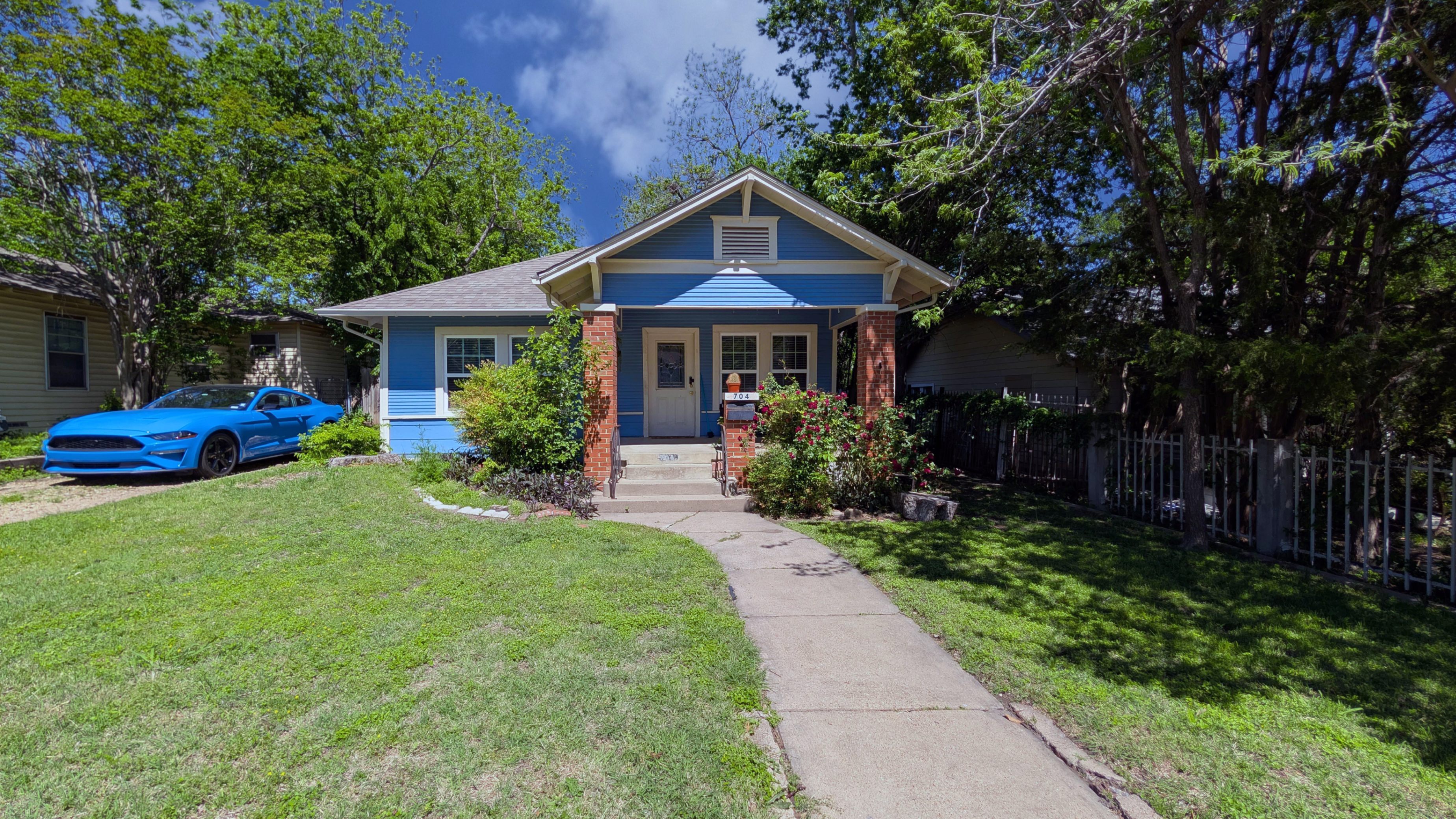 704 Cameron Avenue Dallas, TX 75223