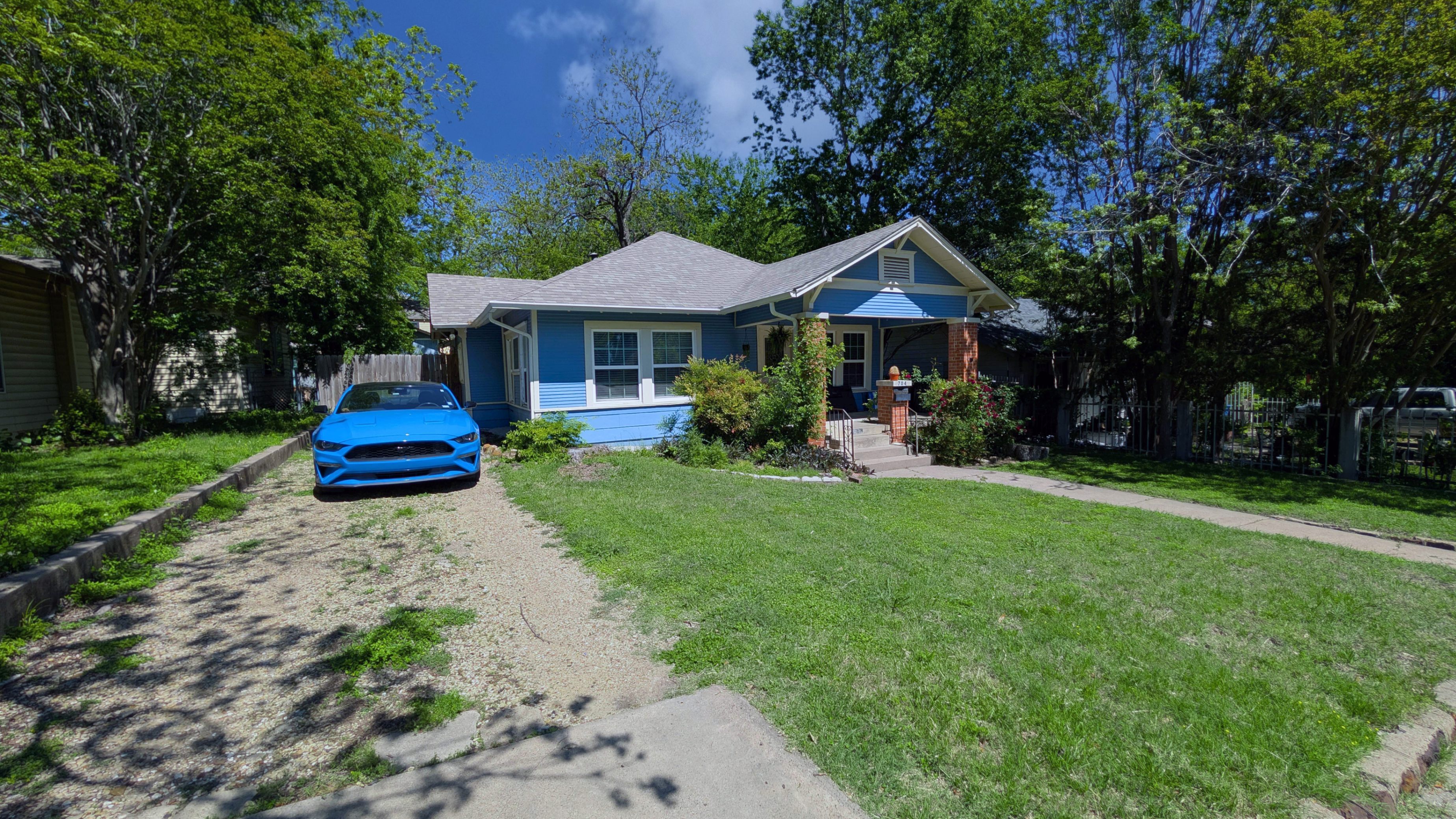 704 Cameron Avenue Dallas, TX 75223 photo 3