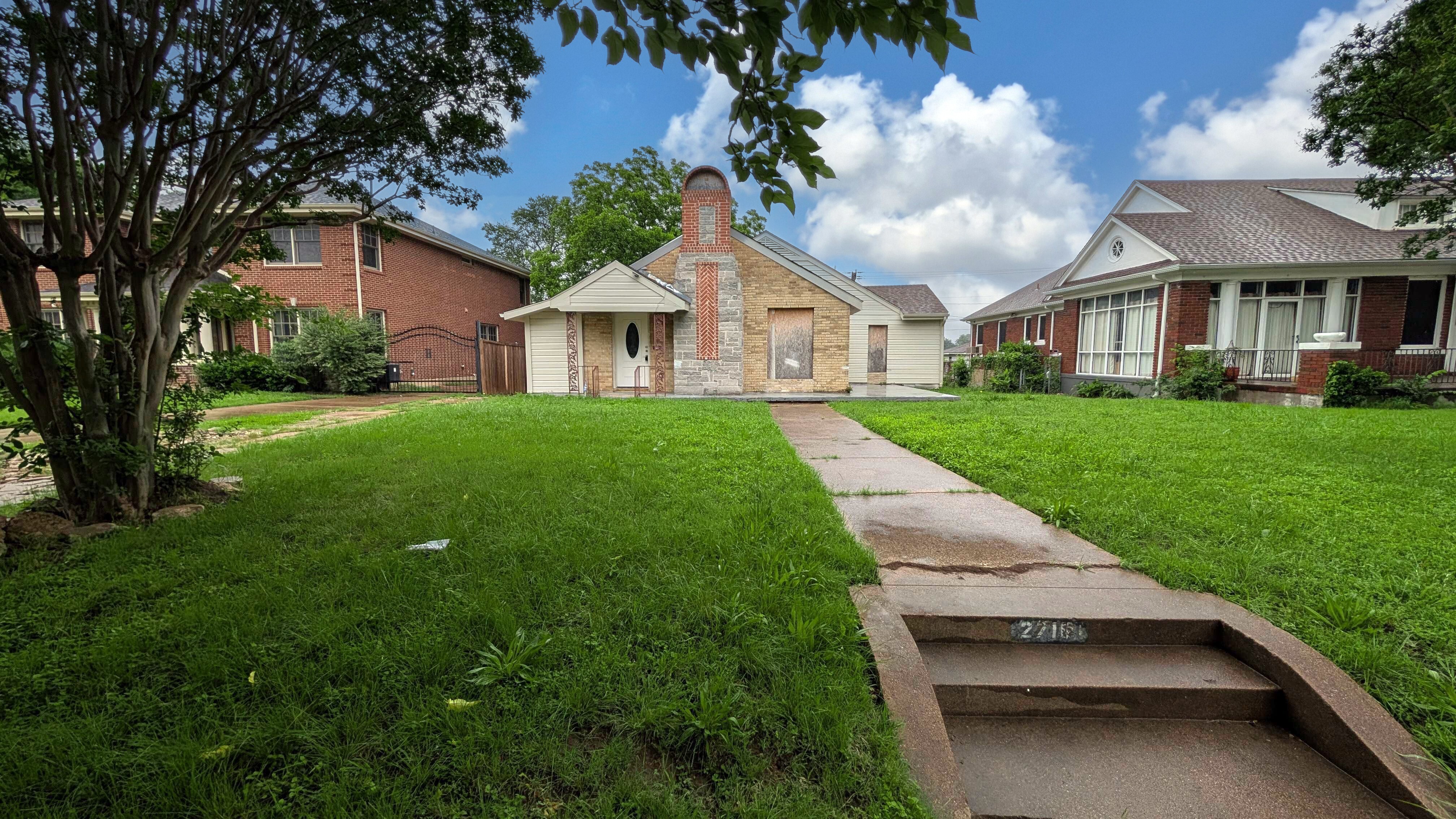 2718 South Boulevard Dallas, TX 75215