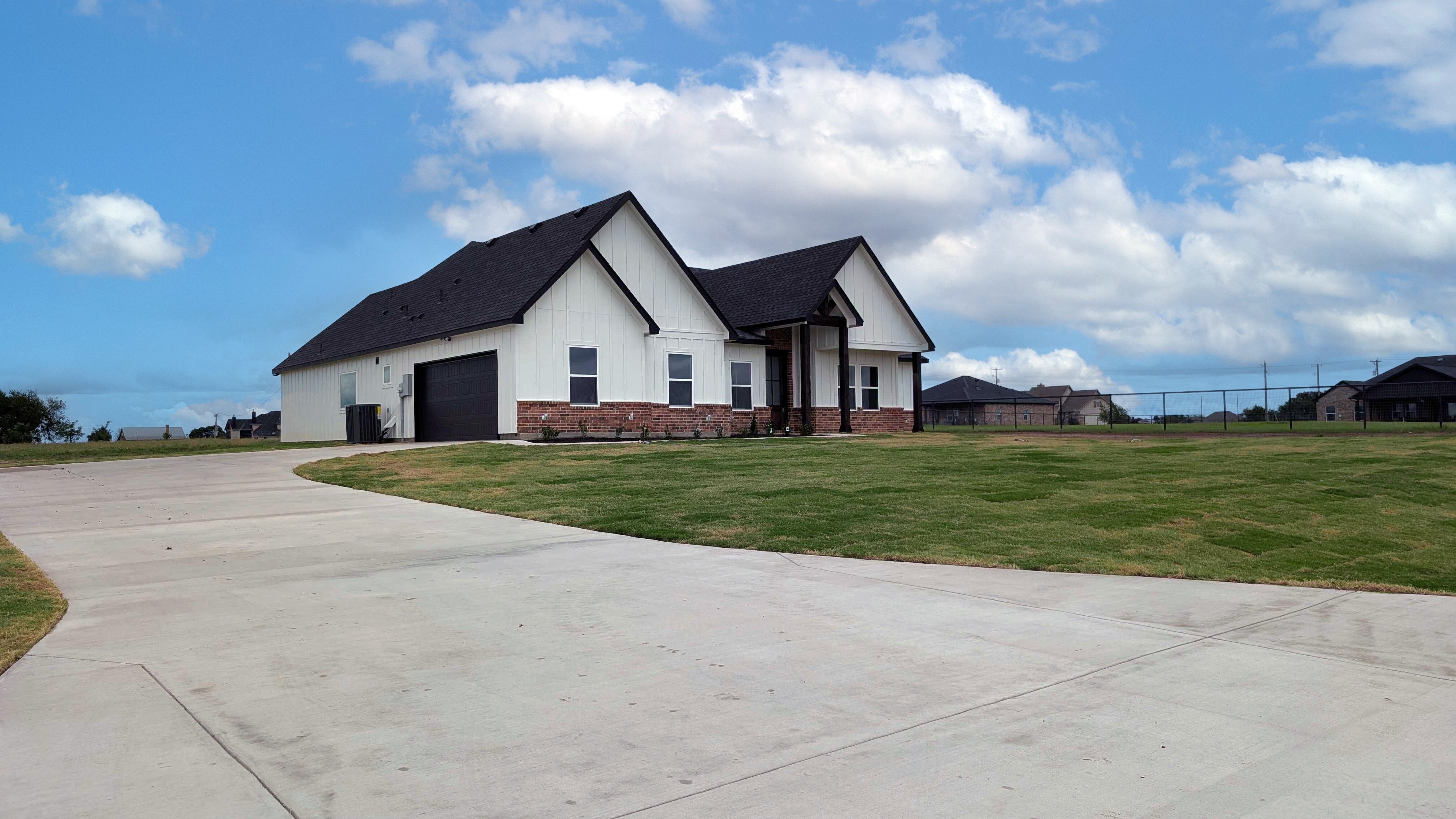 3296 Escobar Circle Greenville, TX 75401 photo 2