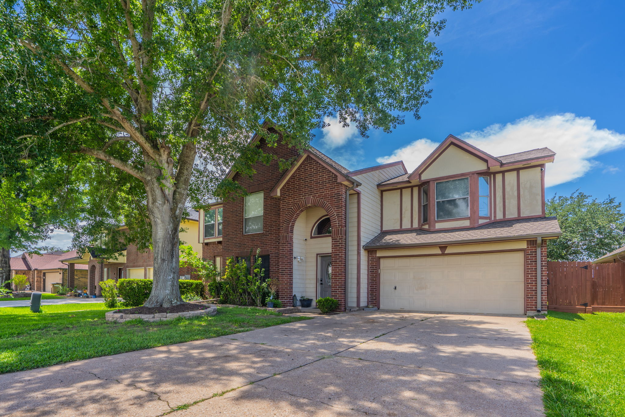 2304 Caroline Street Dickinson, TX 77539 photo 2