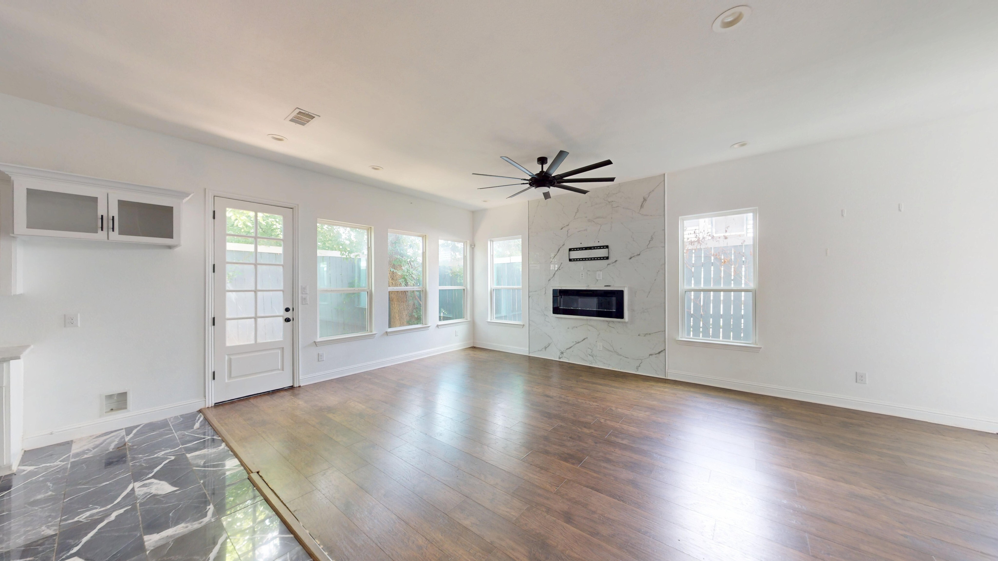 1301 Compton St Dallas, TX 75203 photo 4