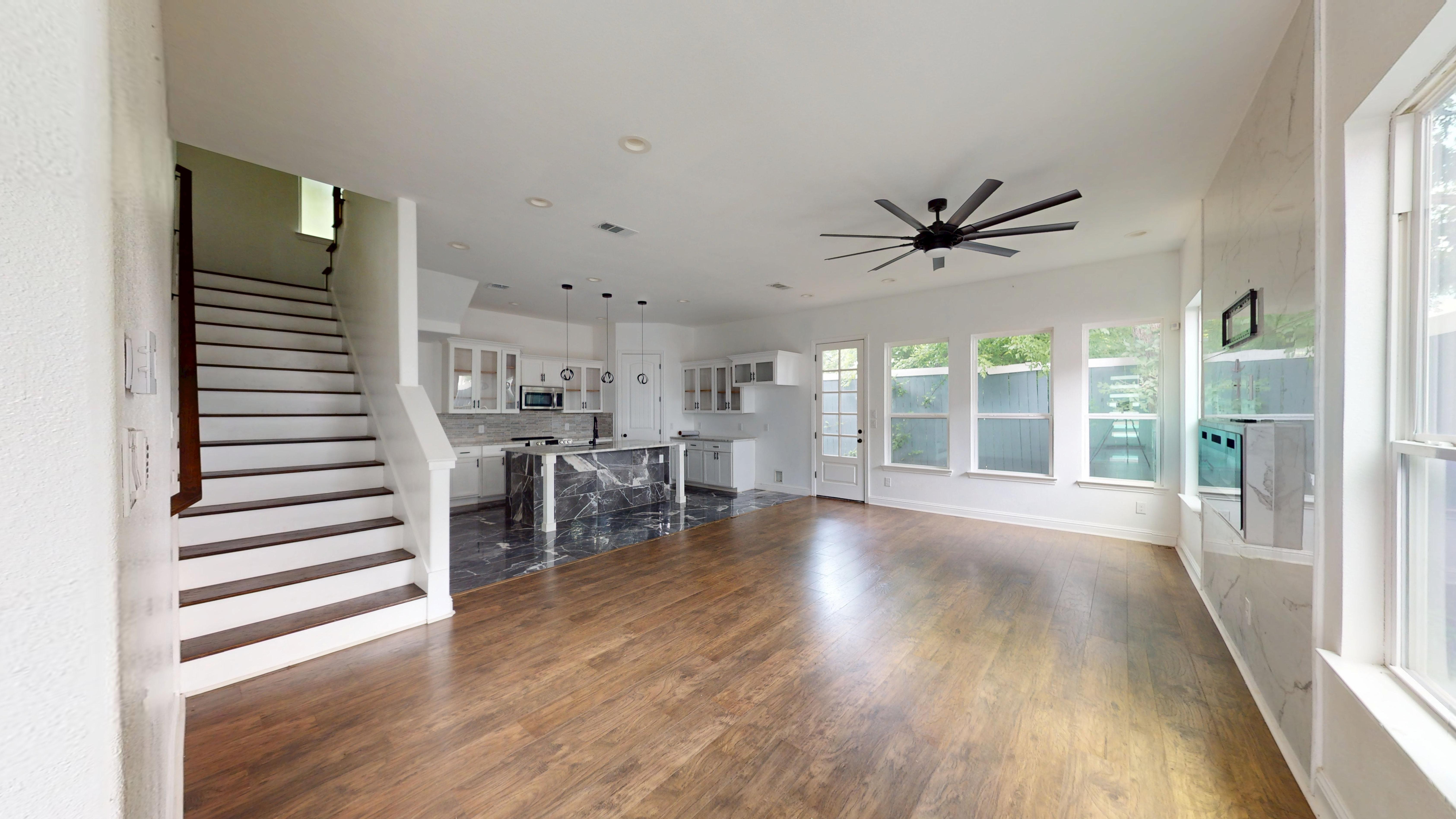 1301 Compton St Dallas, TX 75203 photo 6