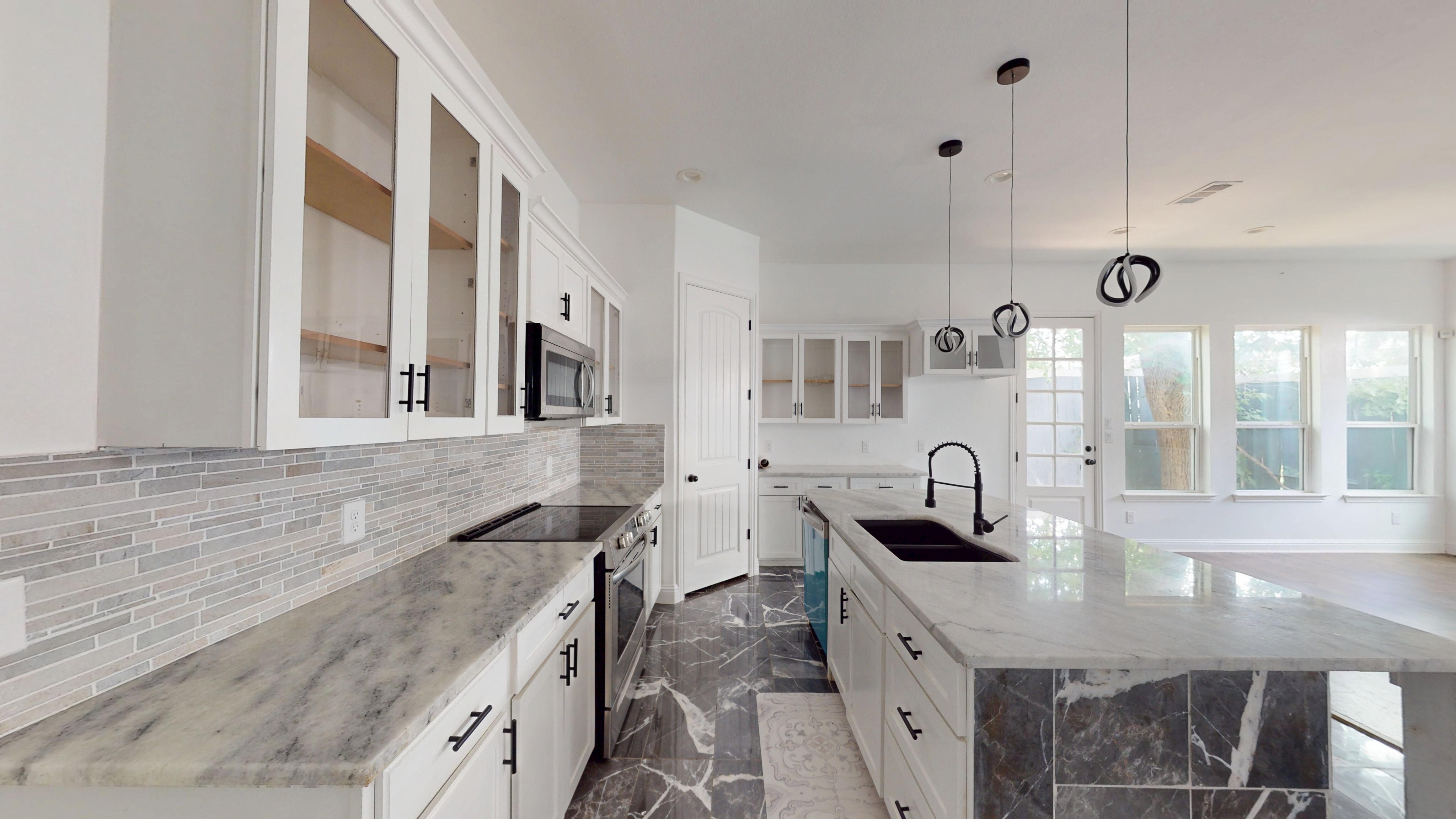 1301 Compton St Dallas, TX 75203 photo 8
