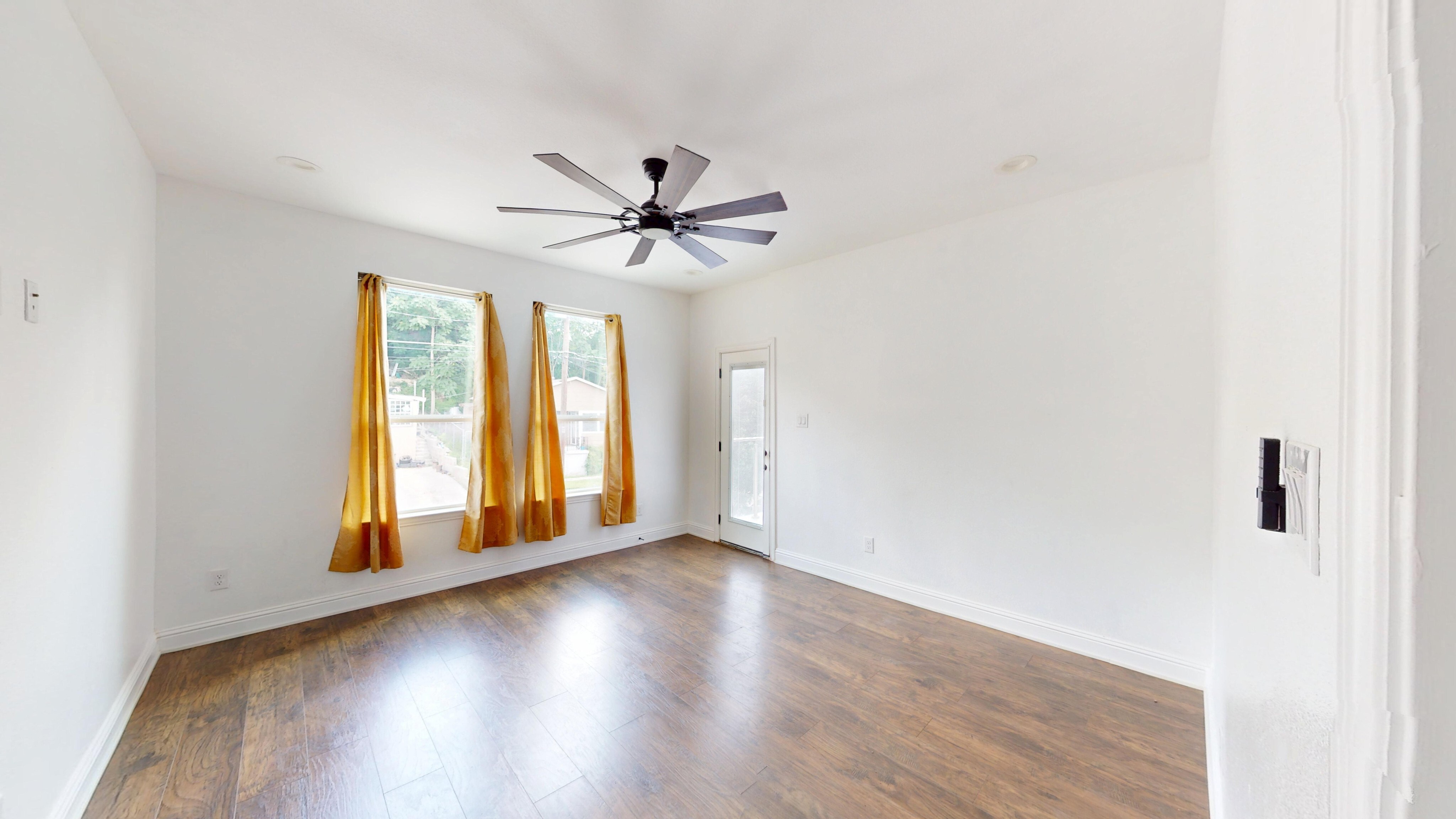 1301 Compton St Dallas, TX 75203 photo 10