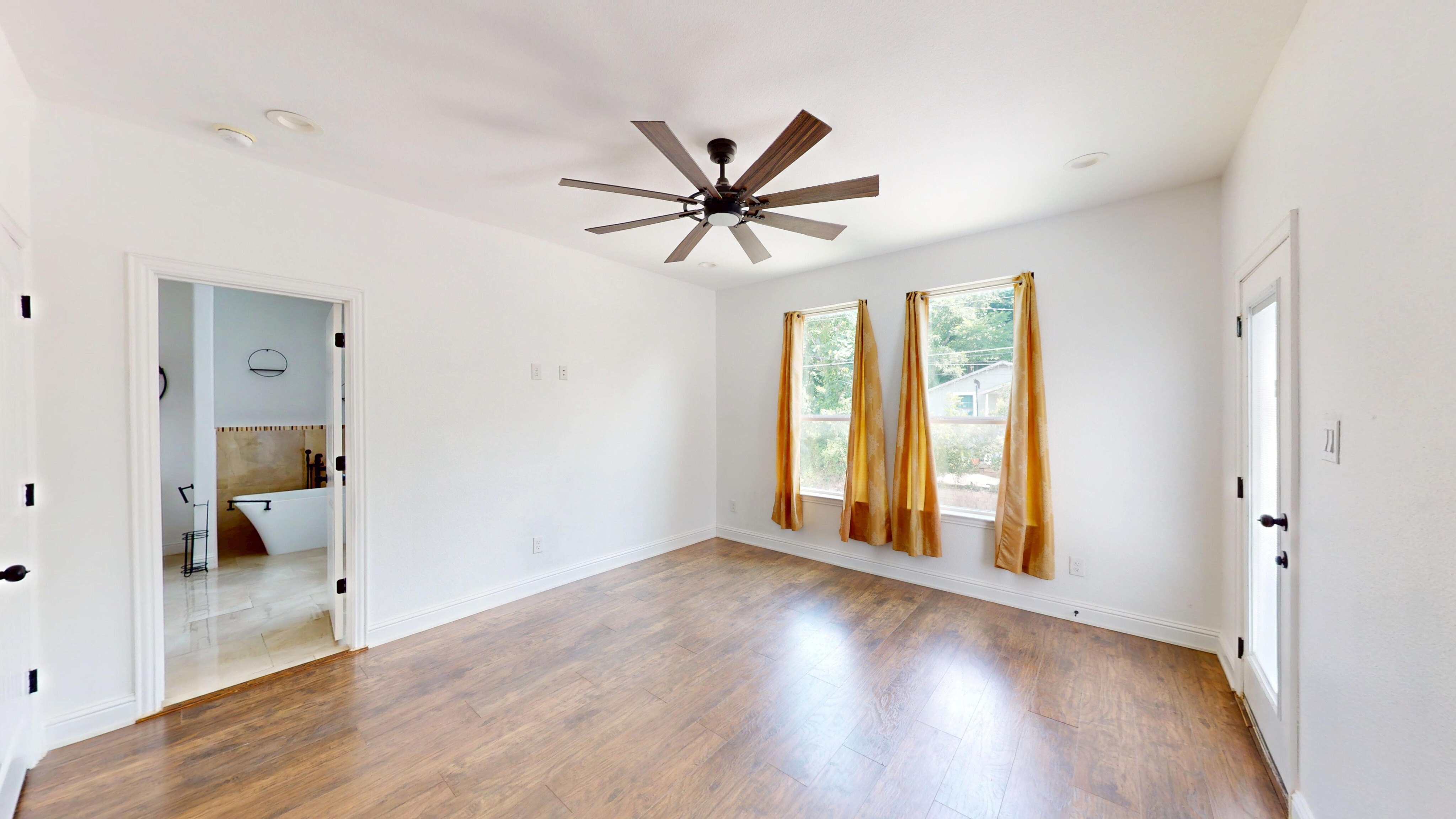 1301 Compton St Dallas, TX 75203 photo 11