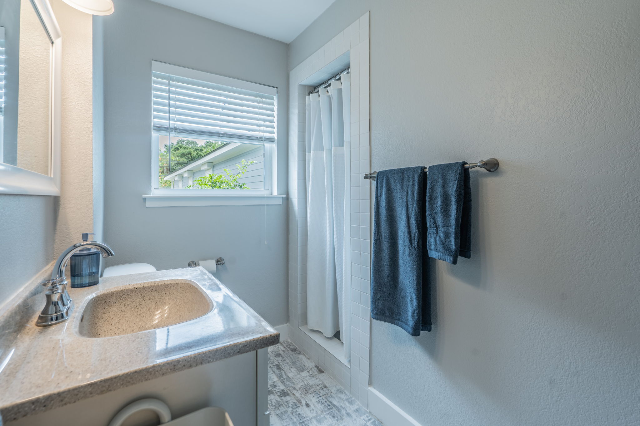 4110 Avenue Q 1/2 Galveston, TX 77550 photo 22