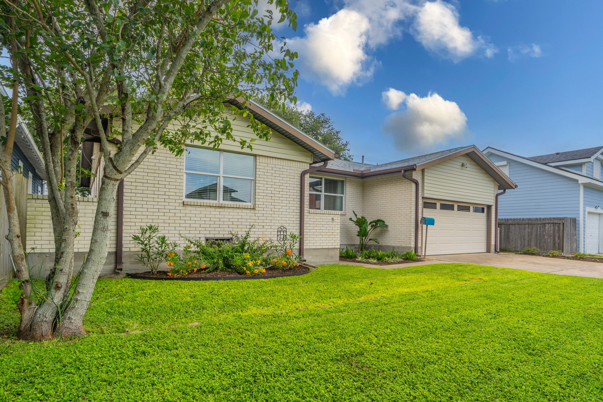 4110 Avenue Q 1/2 Galveston, TX 77550