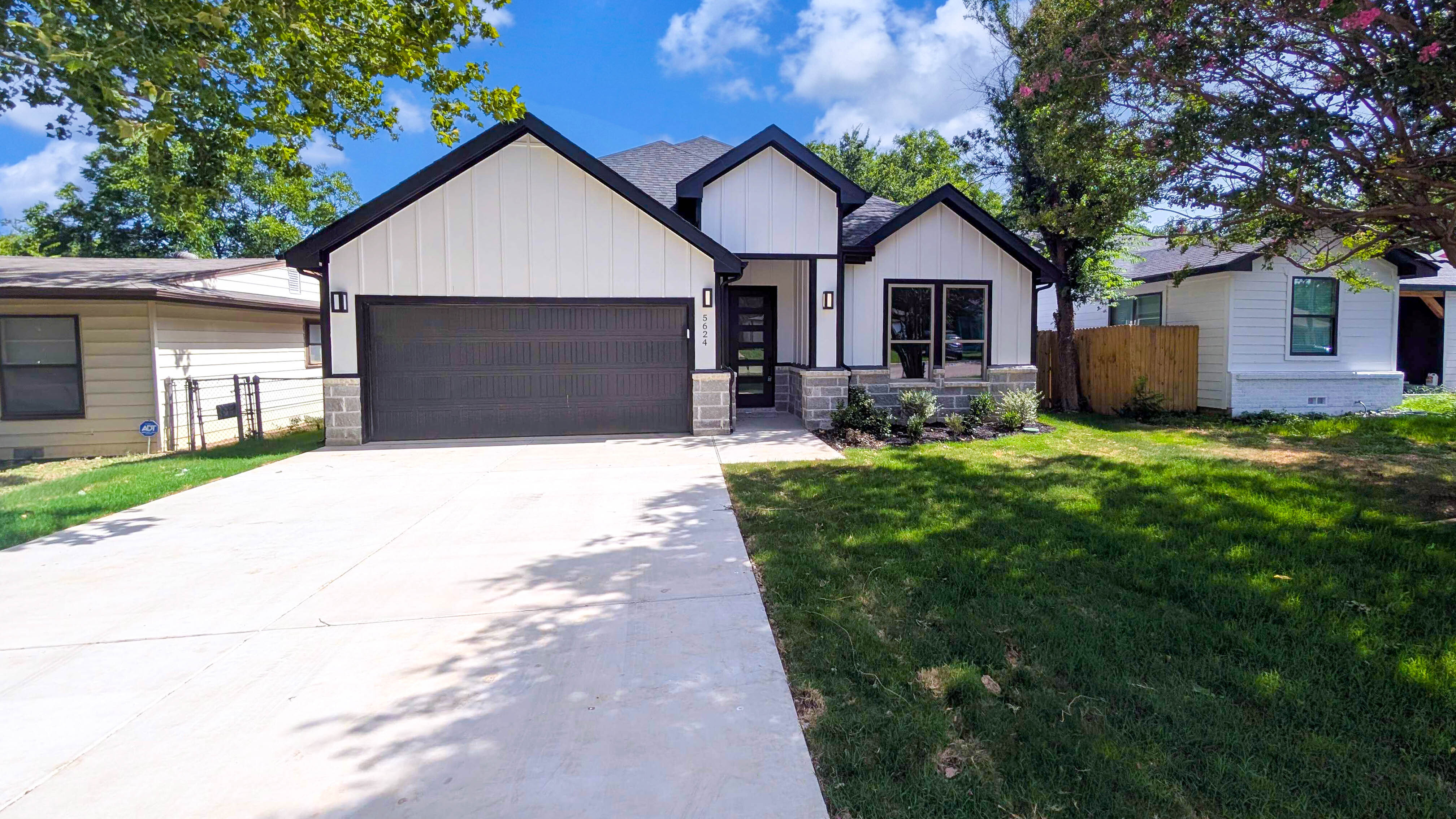 5624 Hiett Court Fort Worth, TX 76112 photo 2