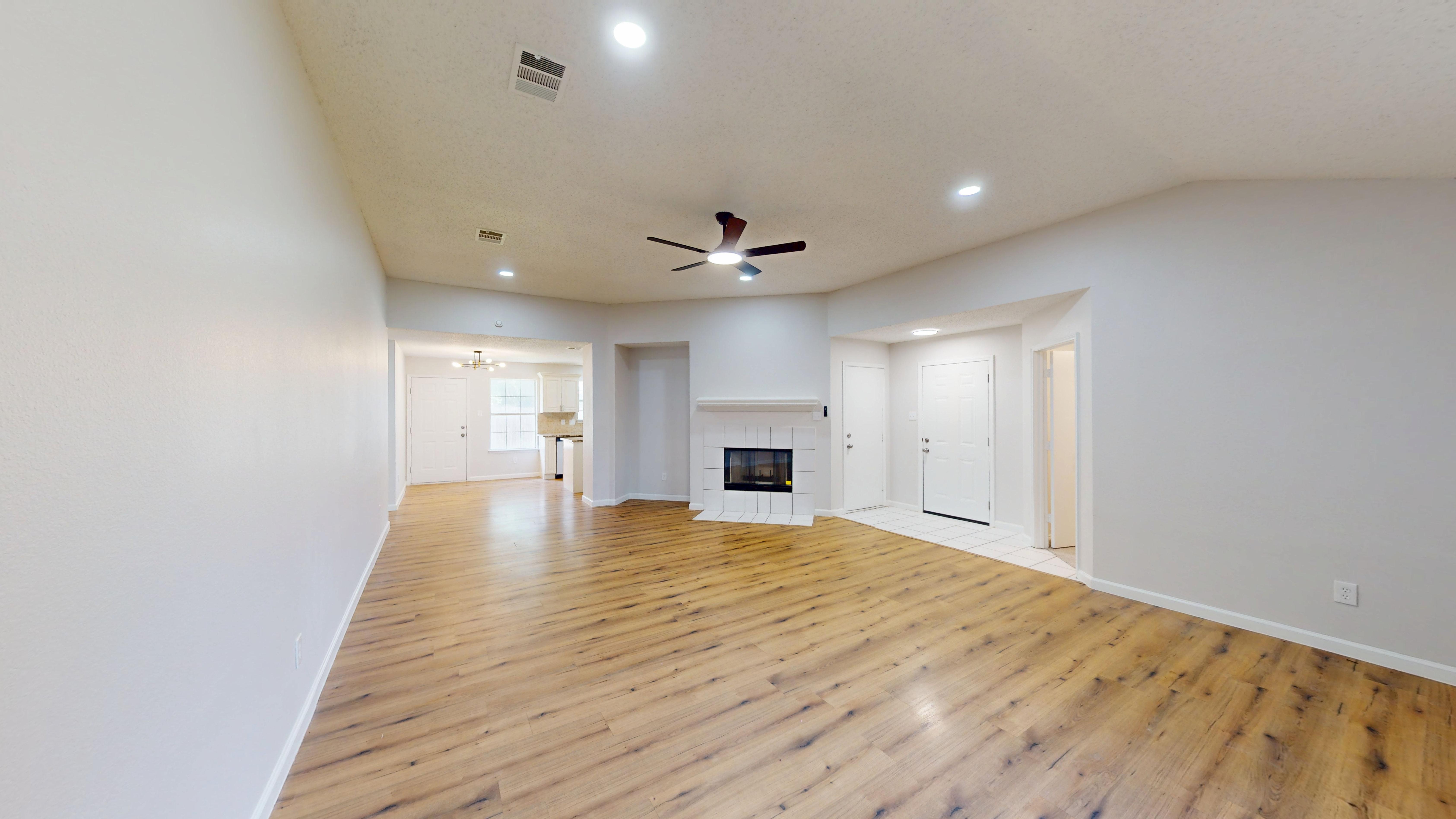 1532 Marion Drive Dallas, TX 75211 photo 3
