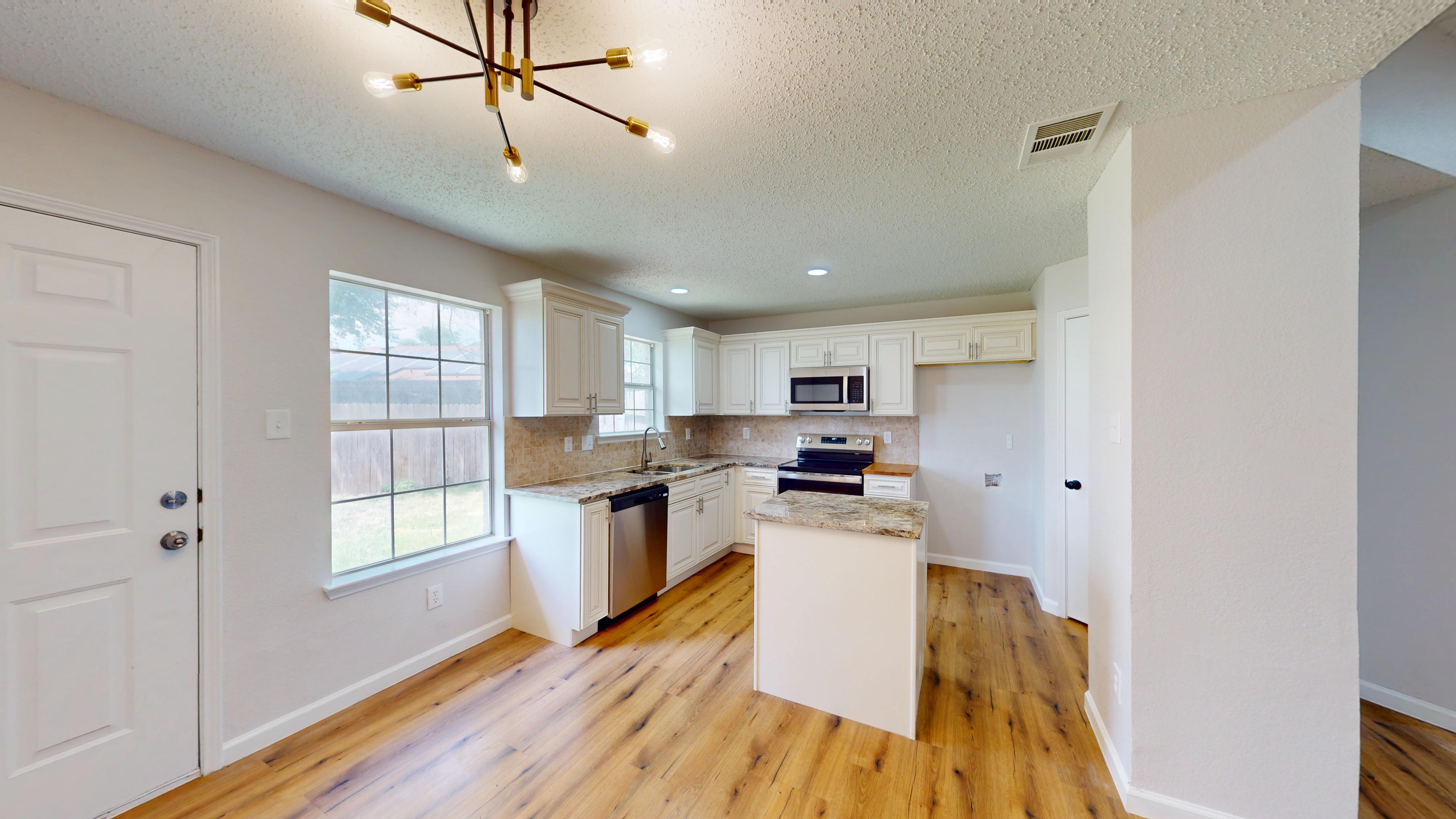 1532 Marion Drive Dallas, TX 75211 photo 8