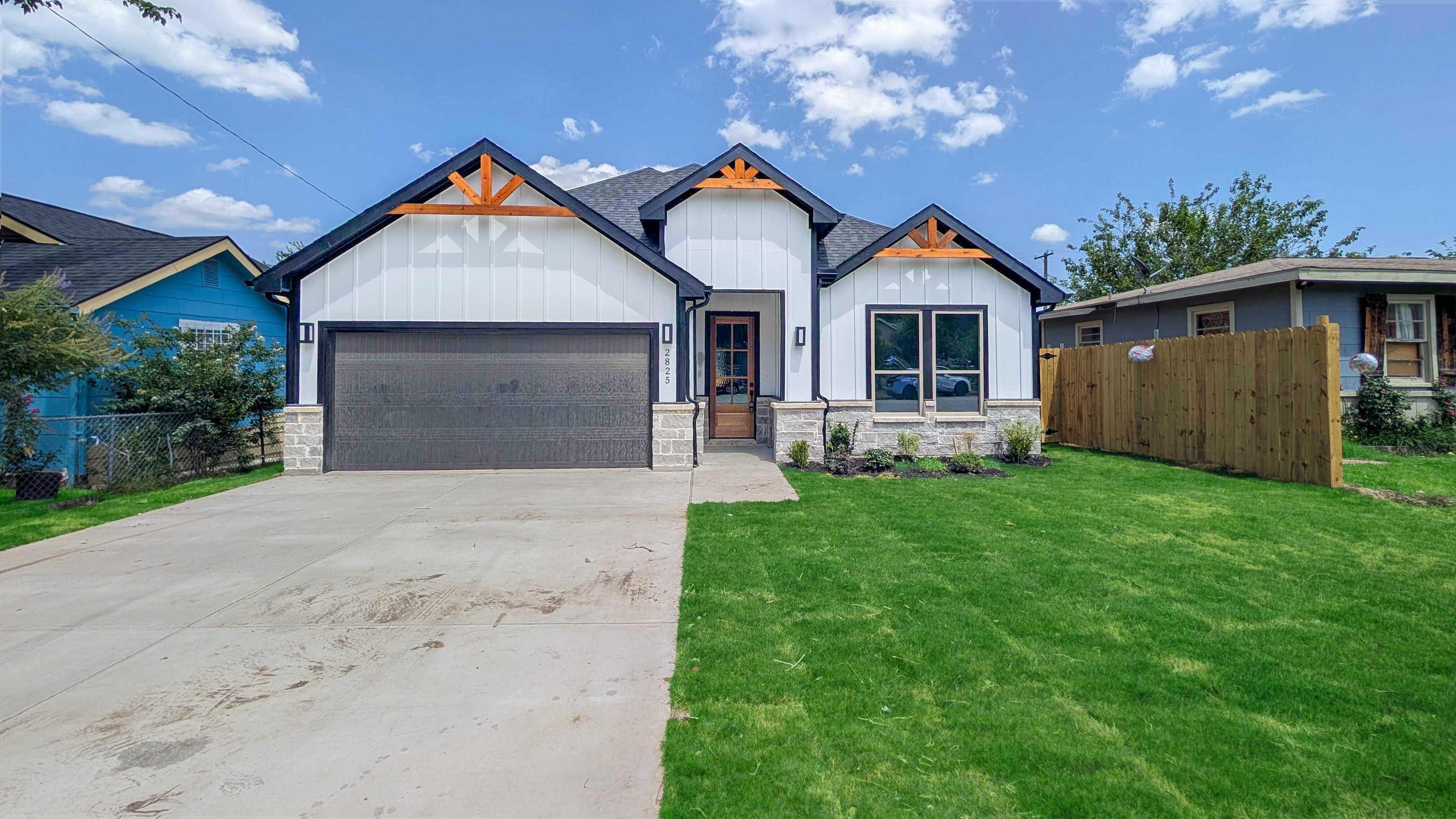 2825 South Grove Street Fort Worth, TX 76104