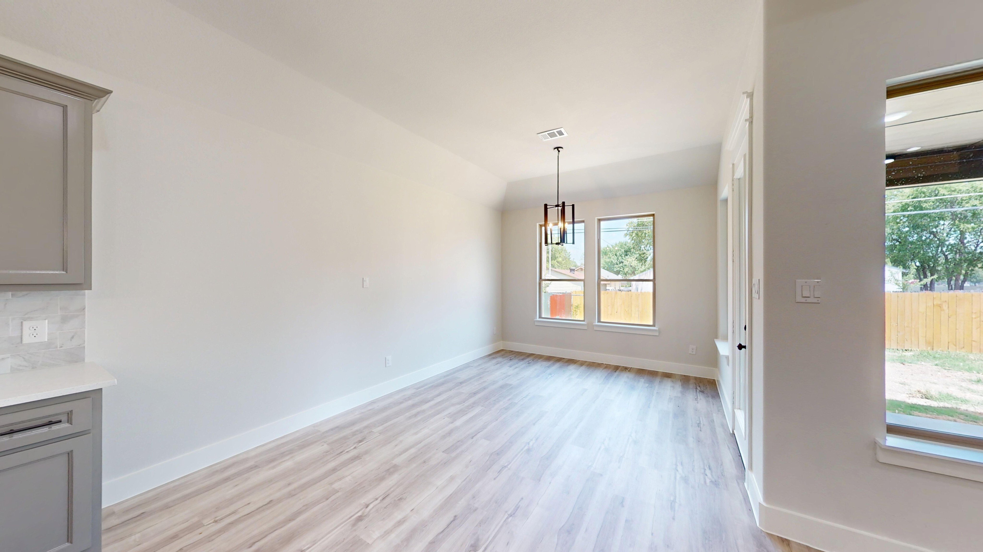 2825 South Grove Street Fort Worth, TX 76104 photo 6