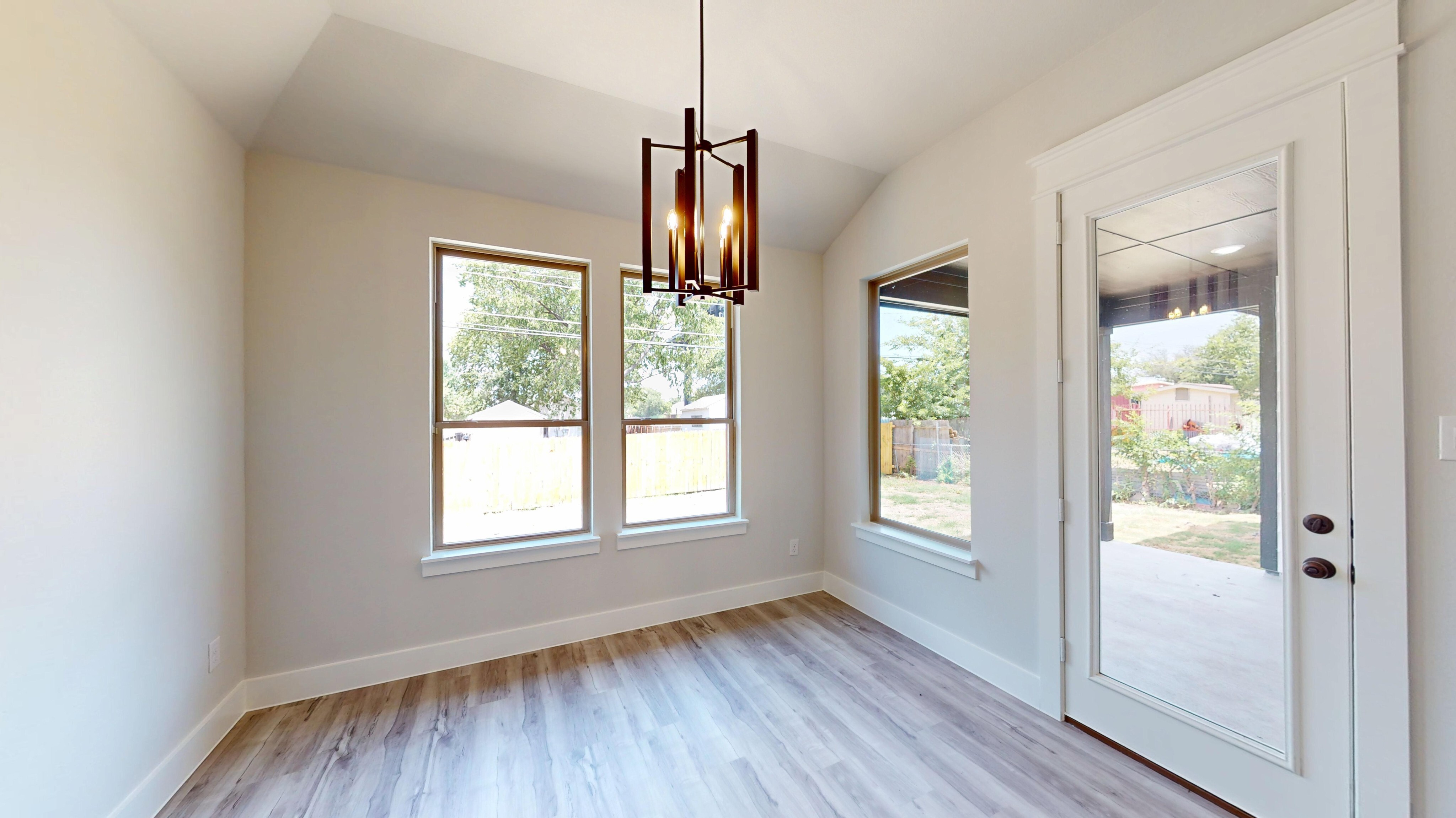 2825 South Grove Street Fort Worth, TX 76104 photo 7