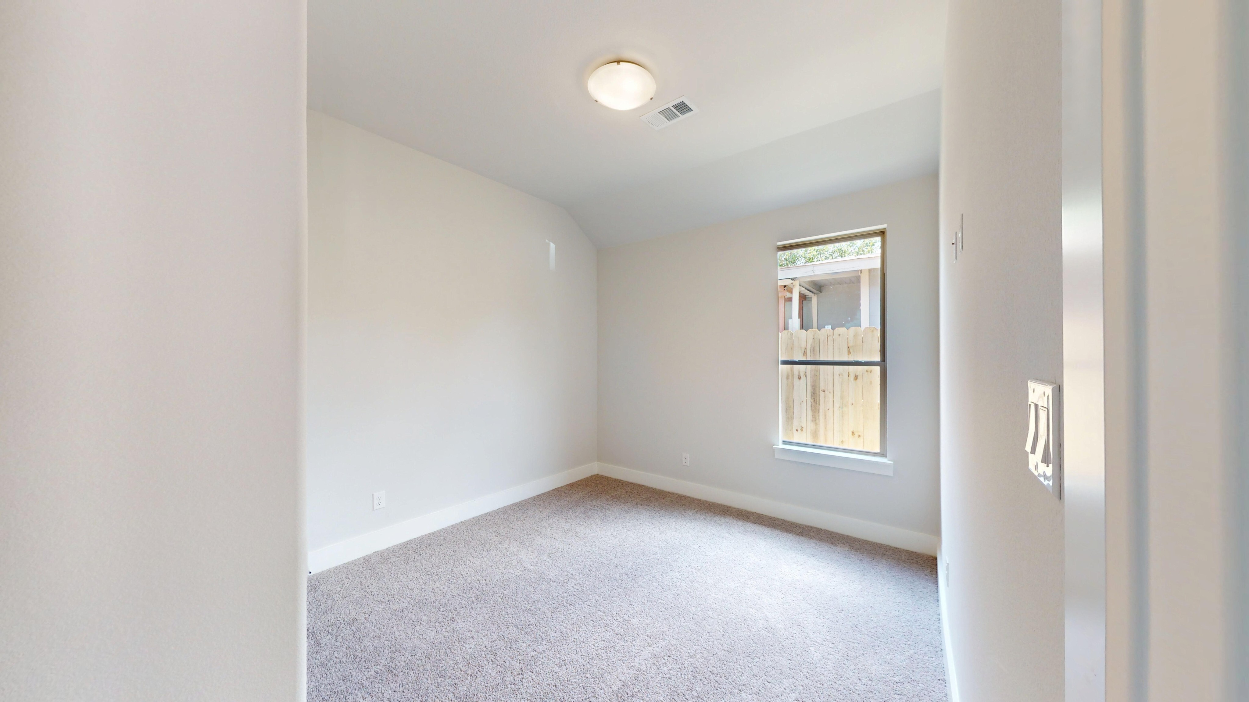 2825 South Grove Street Fort Worth, TX 76104 photo 17
