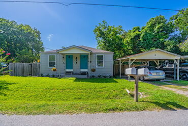 414 Jackson Ave Bacliff, TX 77518