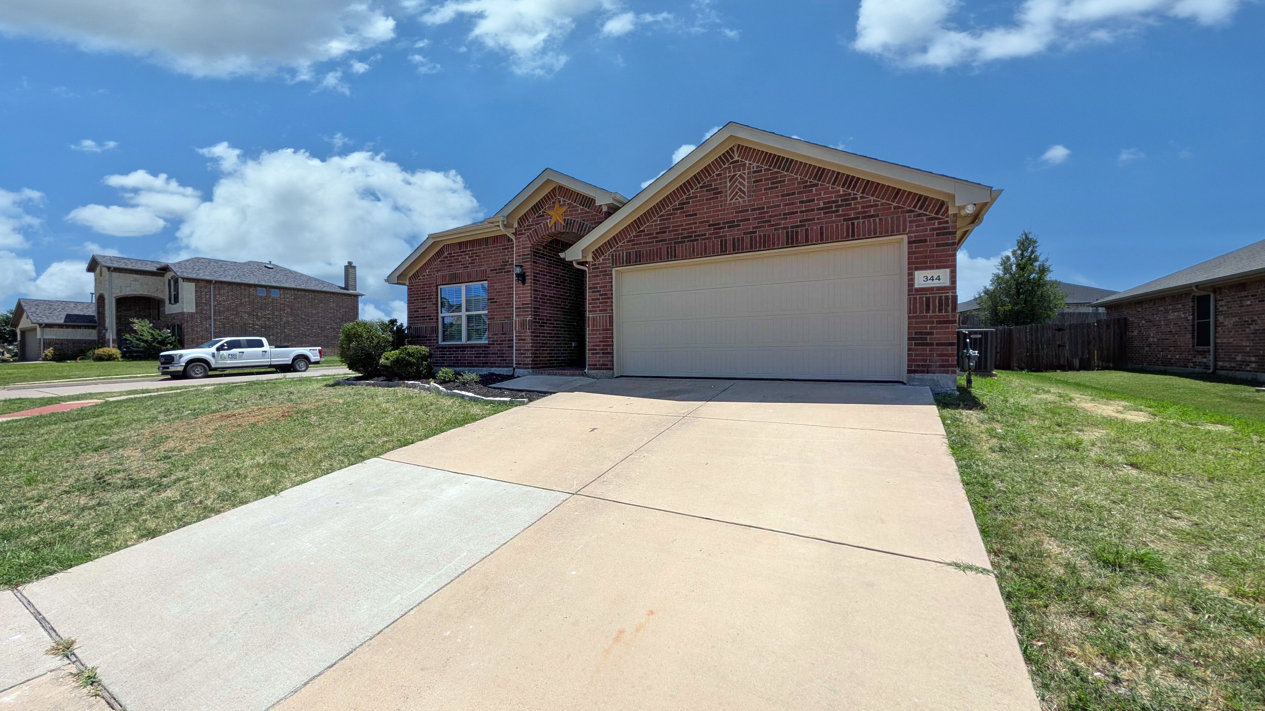 344 Coral Vine Lane Burleson, TX 76028 photo 2