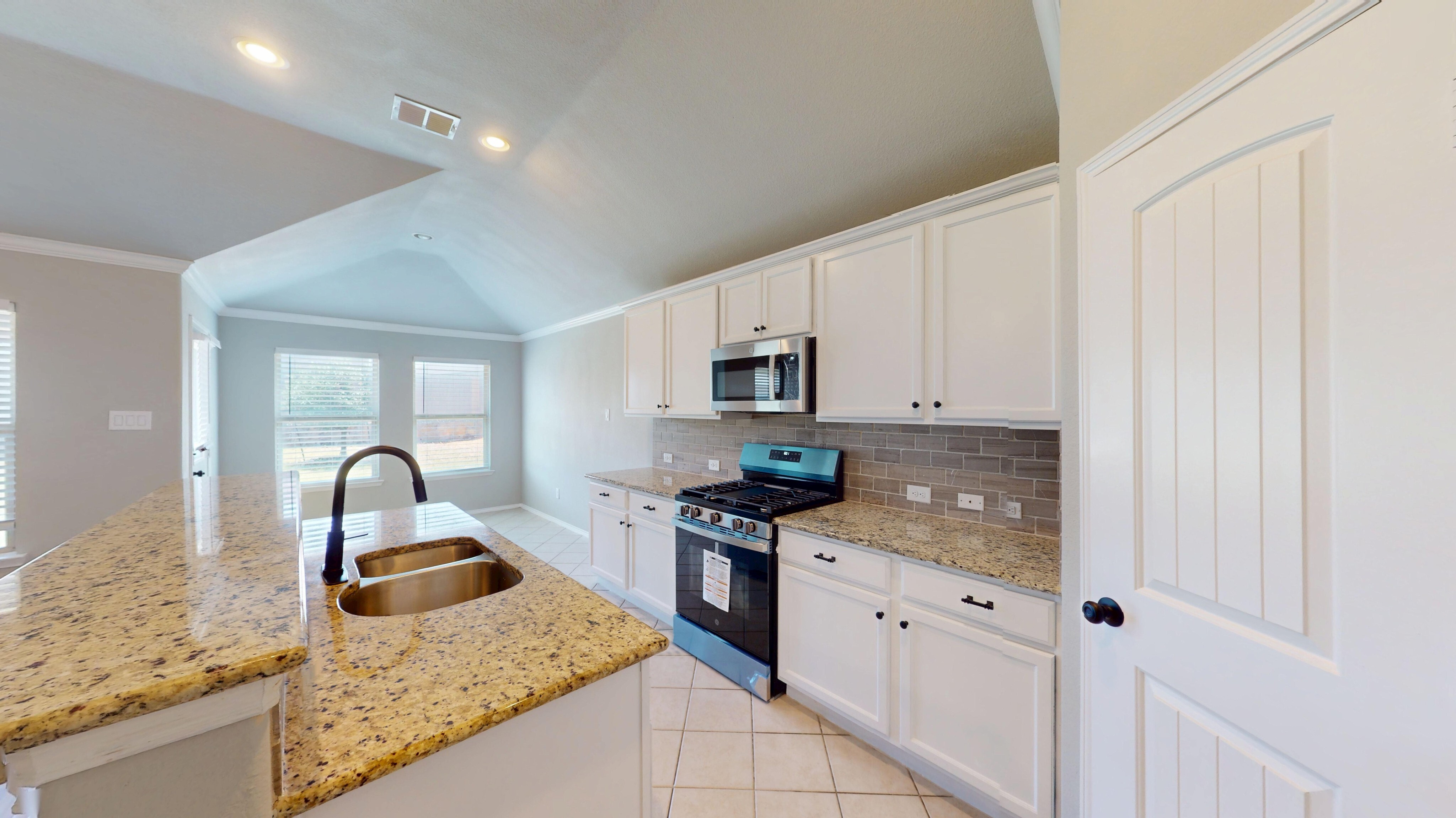 344 Coral Vine Lane Burleson, TX 76028 photo 9