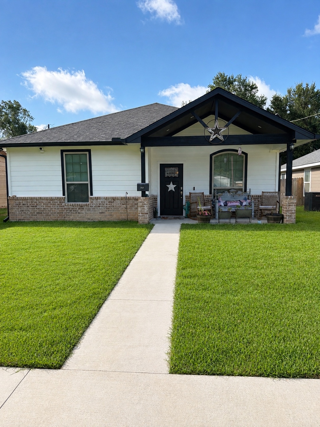 707 West Evans Street Hearne, TX 77859 photo 1