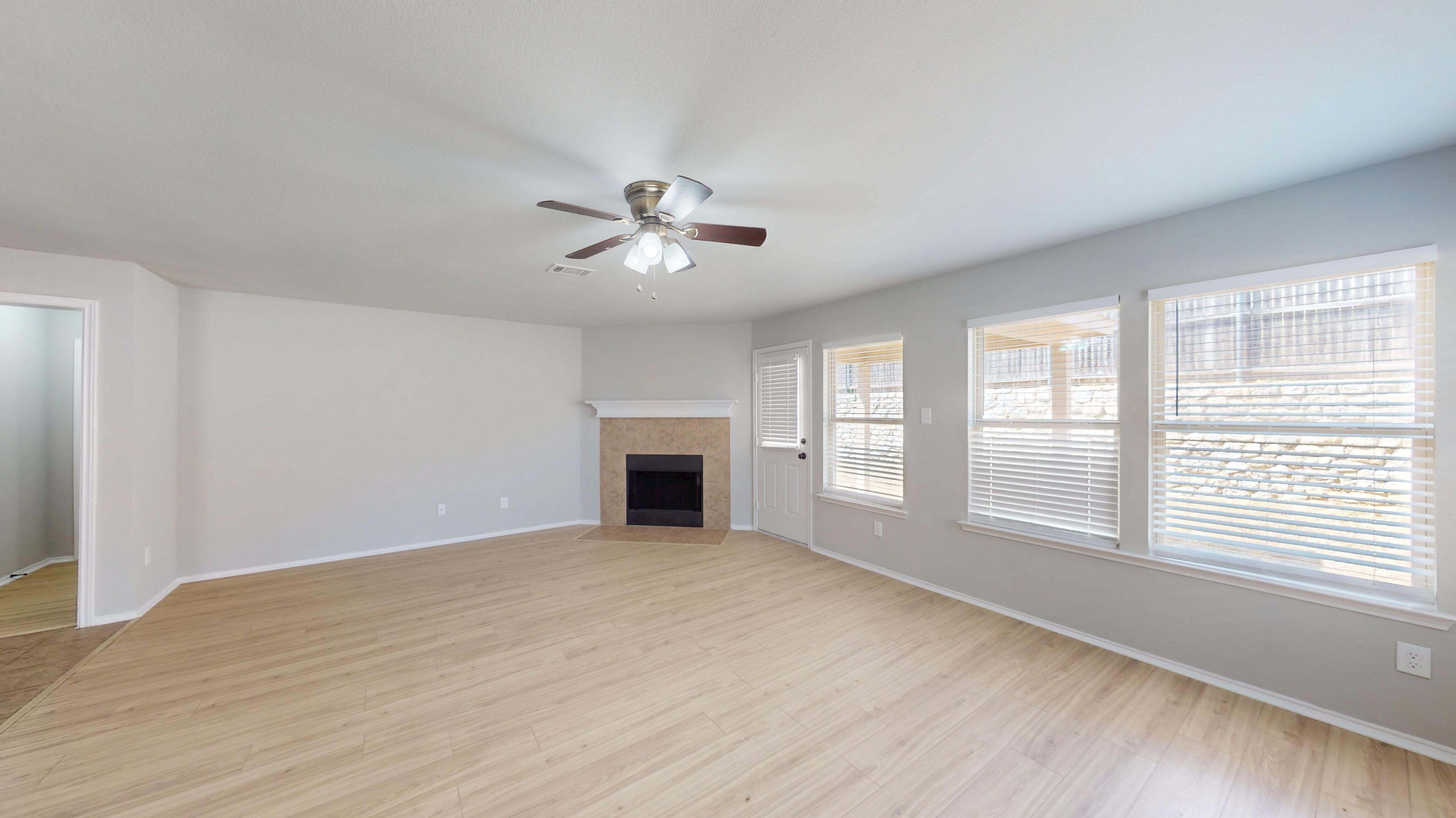 5112 Glen Eden Drive Fort Worth, TX 76119 photo 3
